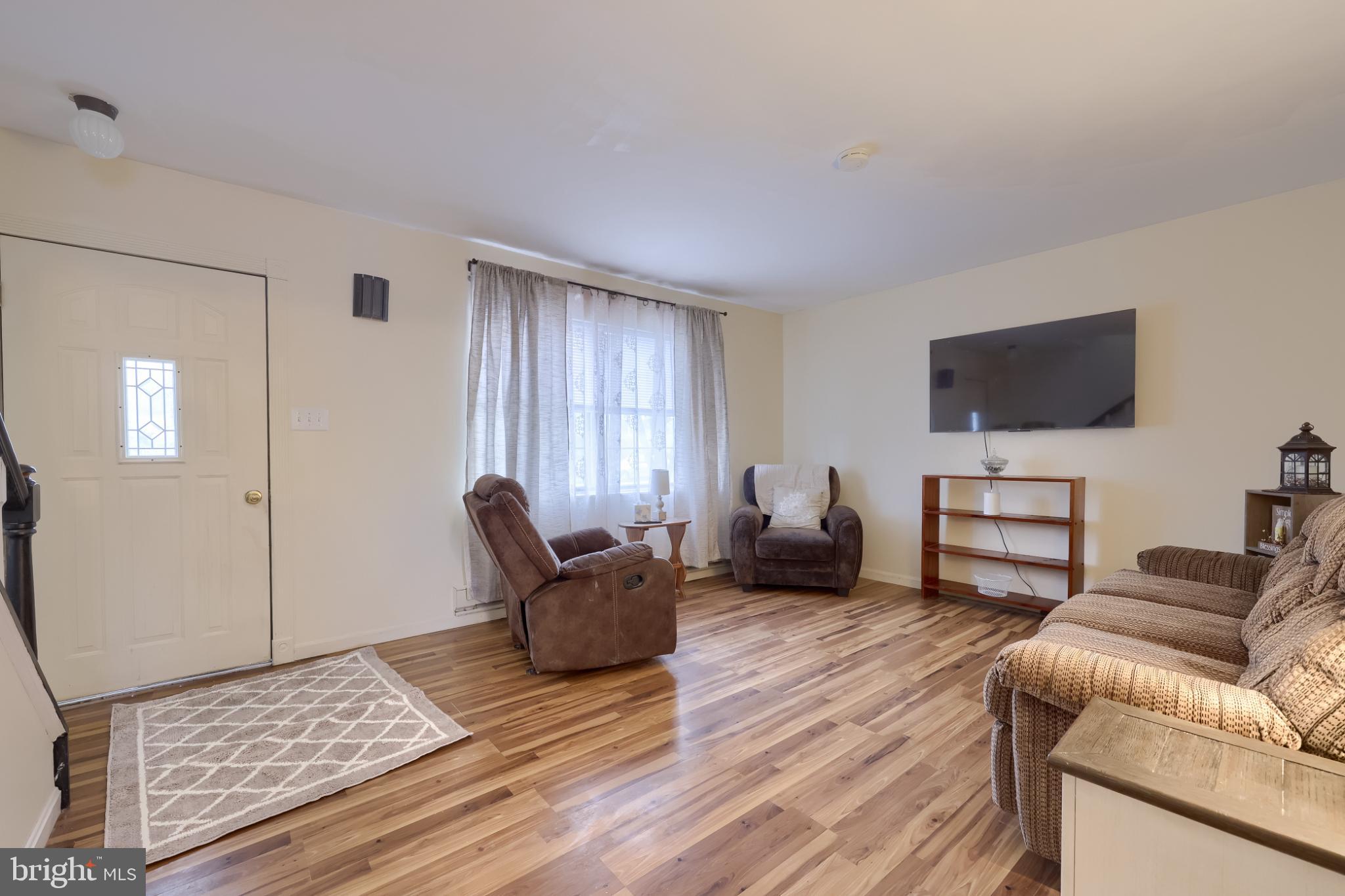 1524 MANOR BOULEVARD