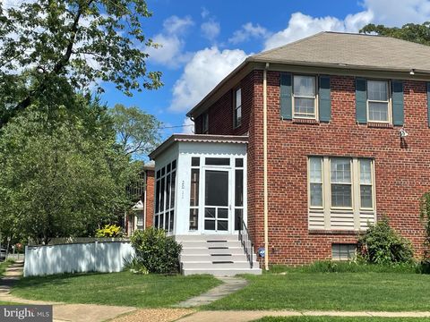 2011 27TH STREET S ARLINGTON VA 22206