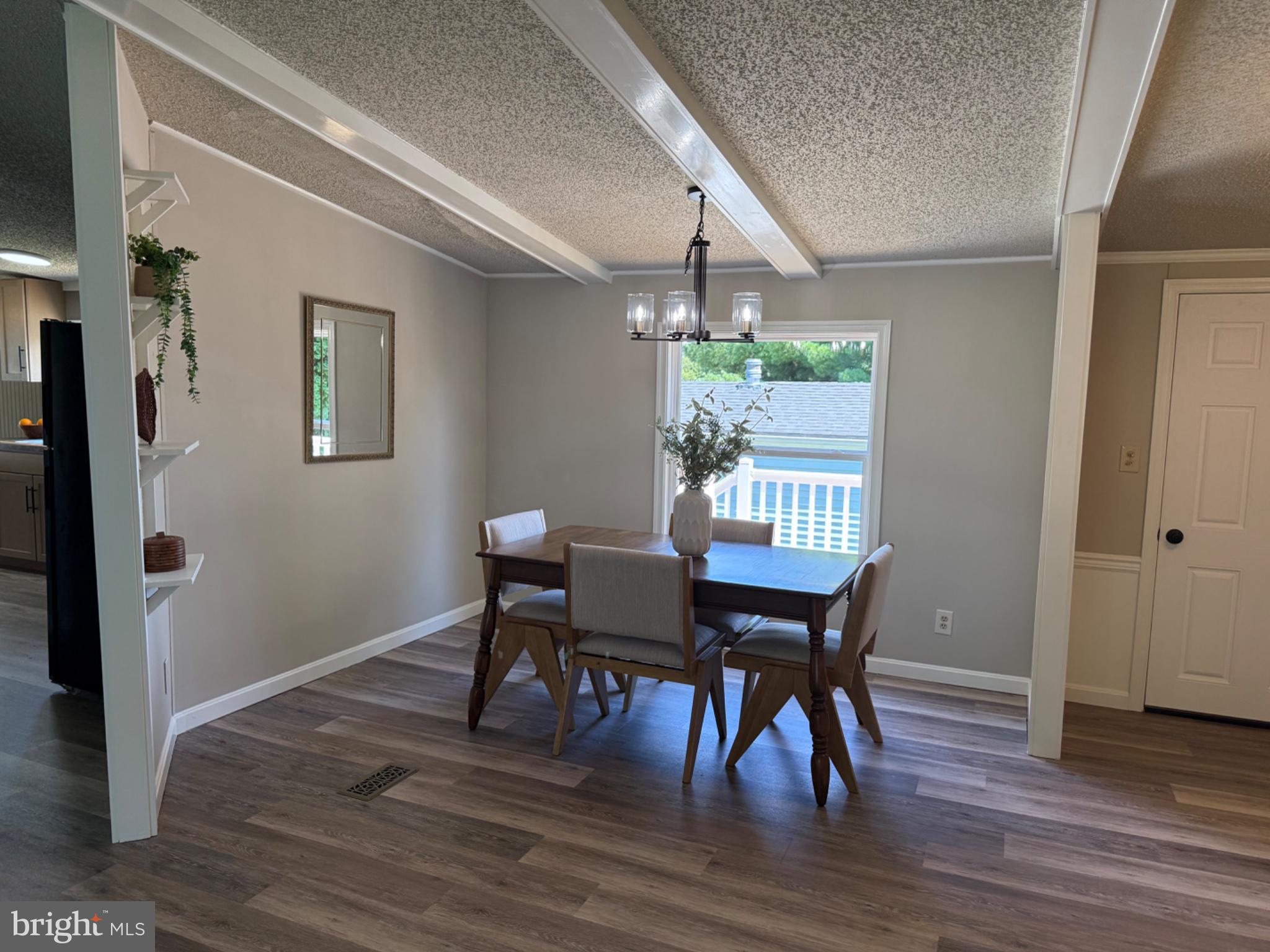 203 OAKFIELD COURT W