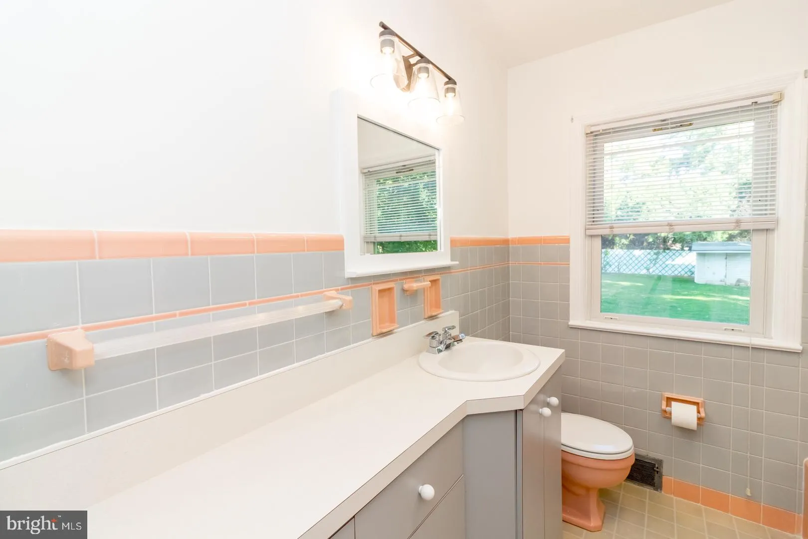 Pennington, New Jersey 08534, United States, 4 Bedrooms Bedrooms, ,2 BathroomsBathrooms,Residential,Active,42755