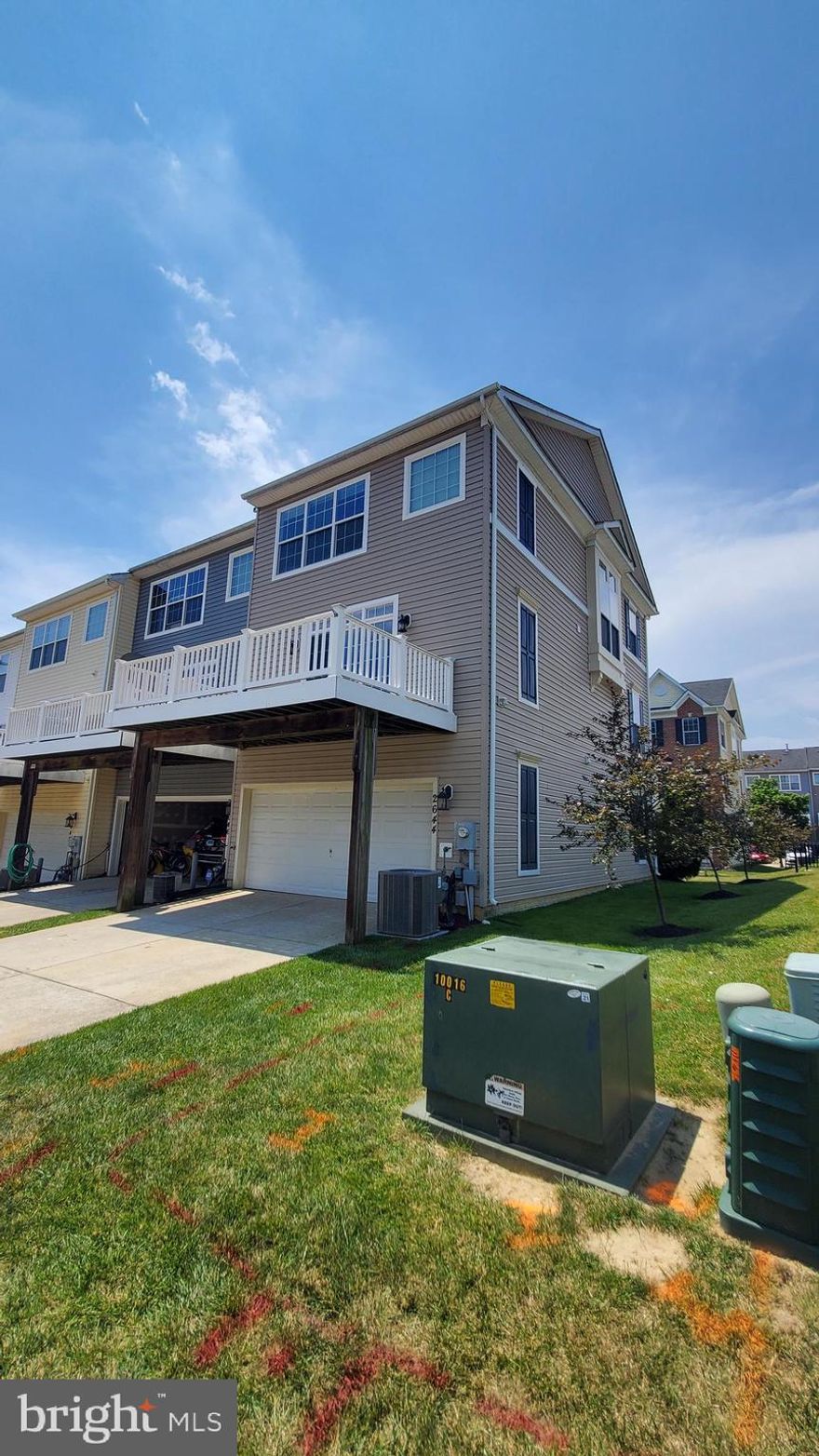 Two-car garage townhouse by original owners. Large eat-in kitchen with stainless appliances, new granite countertop and 42" maple cabinets leading to rear deck. Master bedroom with tray ceiling, walk-in closet, luxury master bath with separate tub/shower, double vanity.  hardwood floor, new painting. Free community pool for adult and kids, also community gym. Convenient to schools, shops ... and major route. Short commute to DC, Baltimore...
24 months term, no pets, no smoking. 680 or higher credit score.