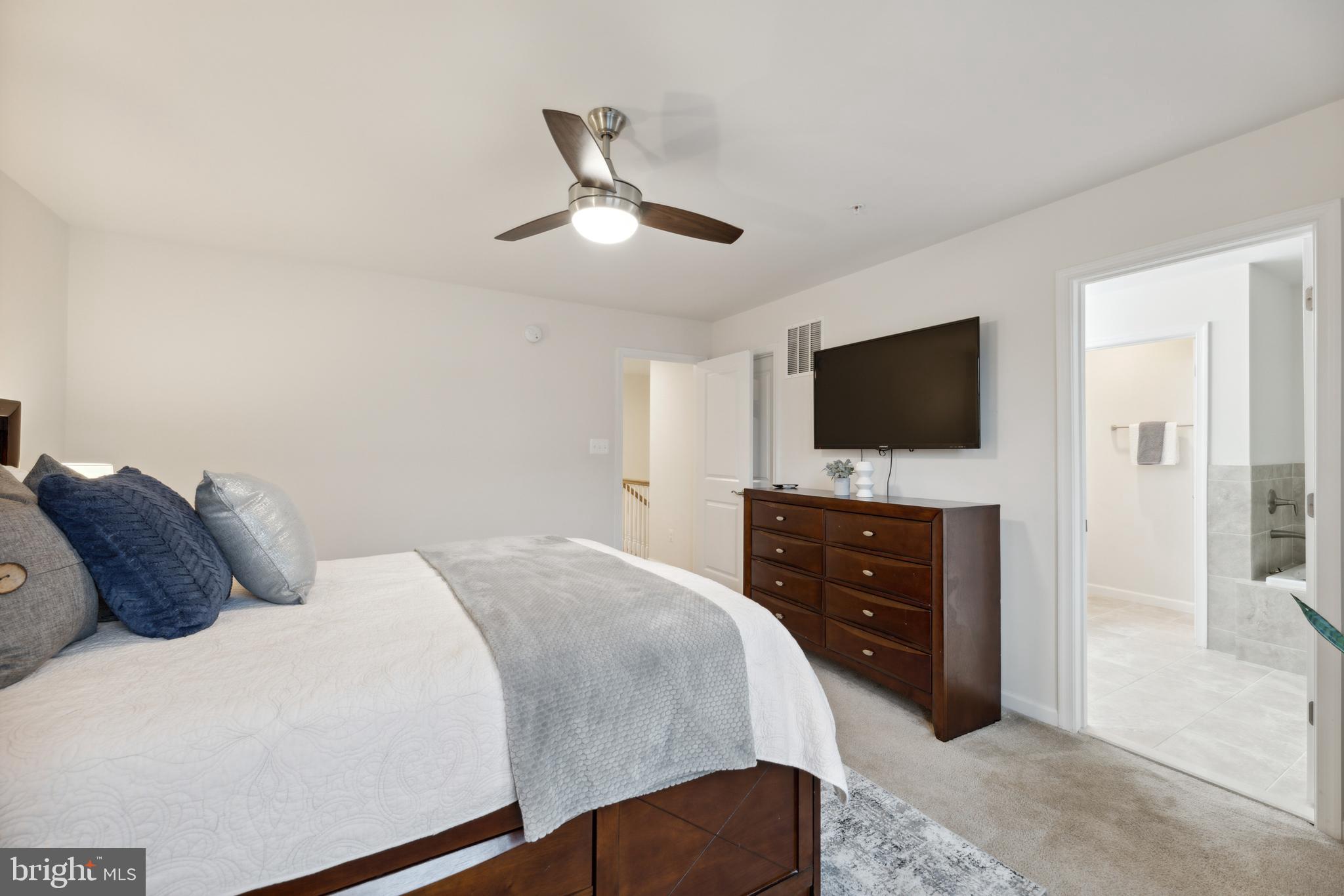 METRO POINTE - Residential