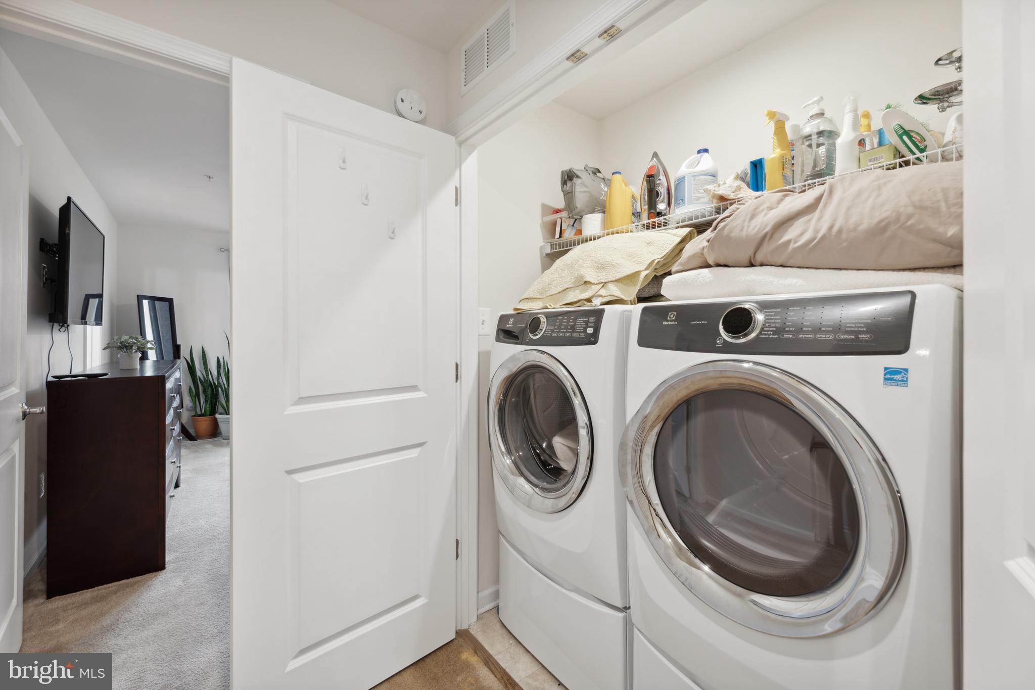 METRO POINTE - Residential