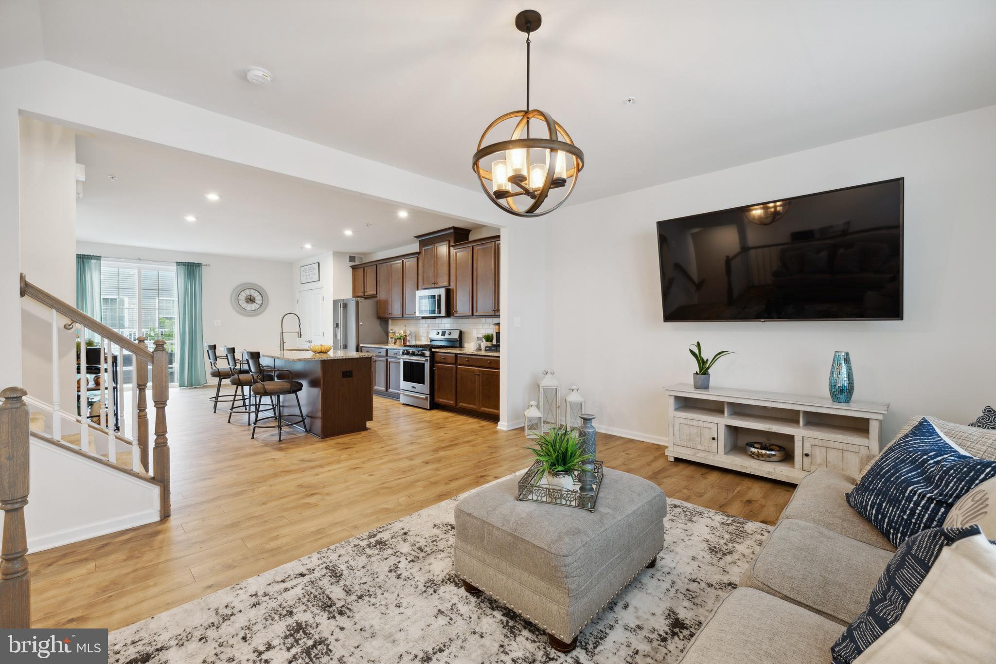 METRO POINTE - Residential