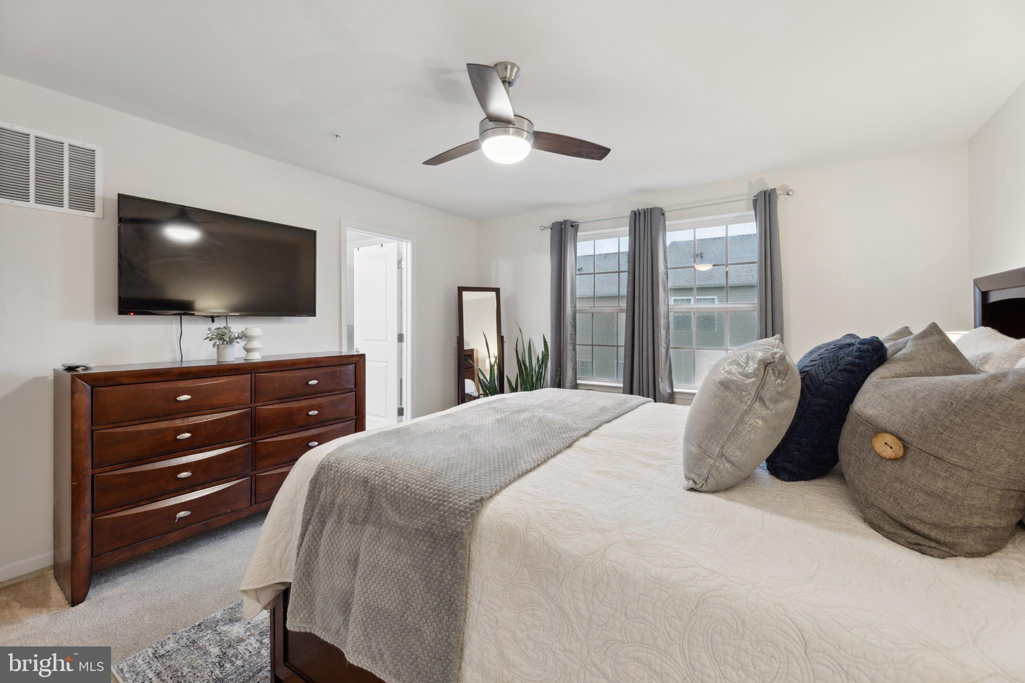 METRO POINTE - Residential