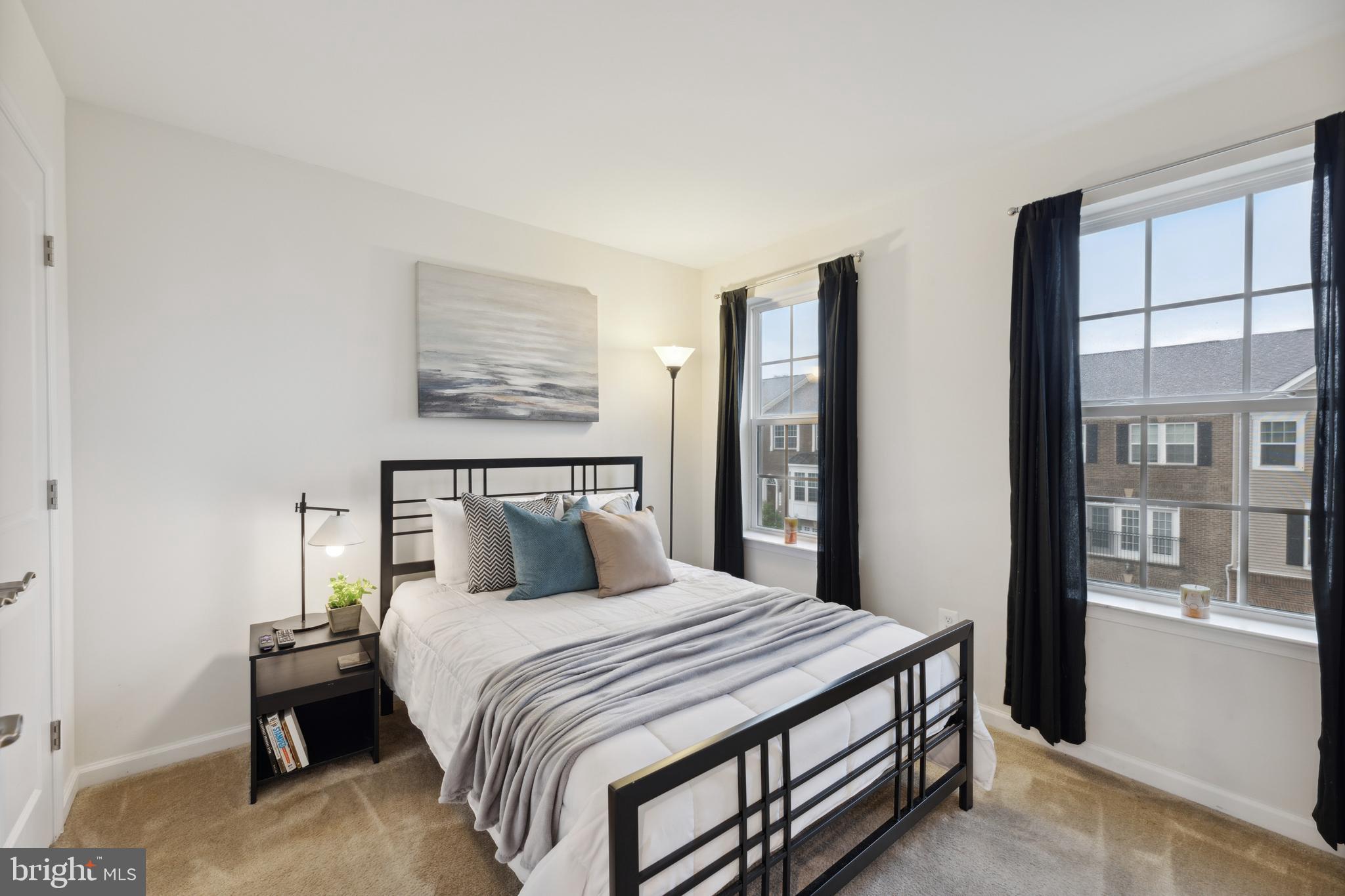 METRO POINTE - Residential