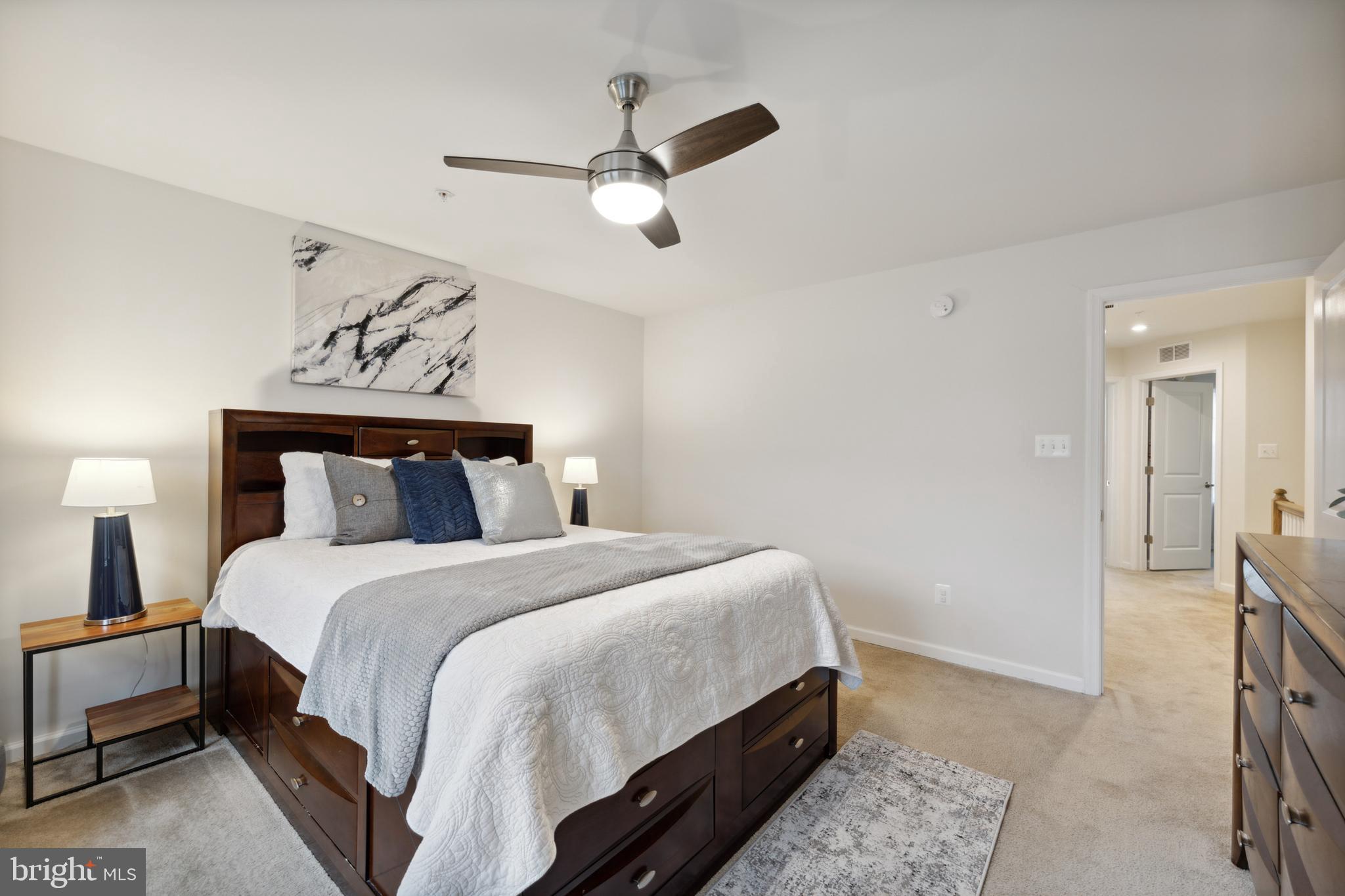 METRO POINTE - Residential