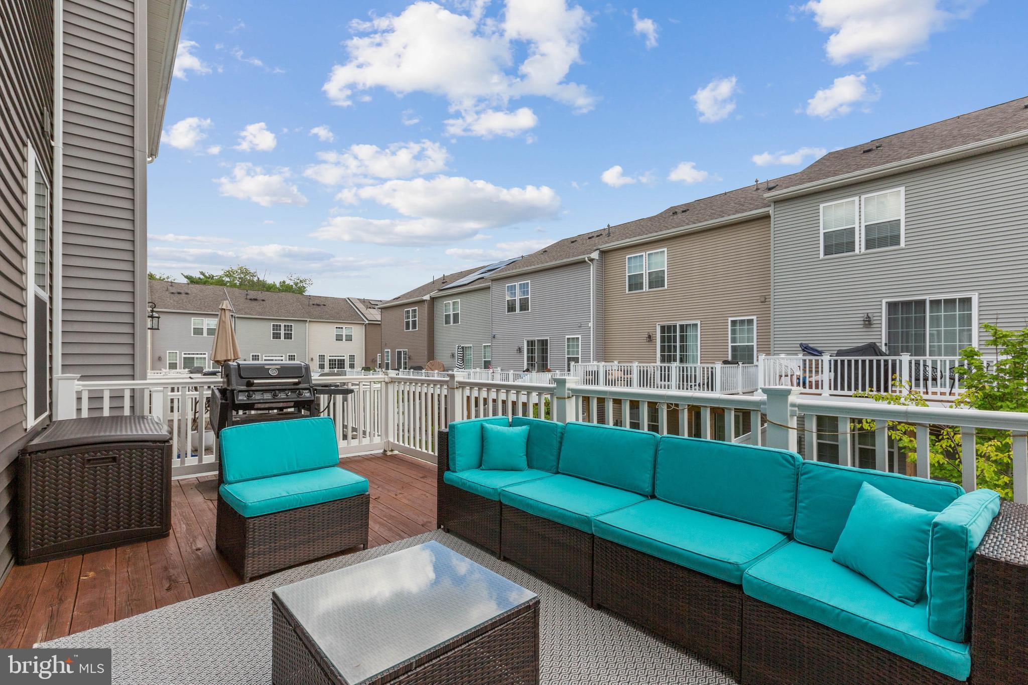 METRO POINTE - Residential