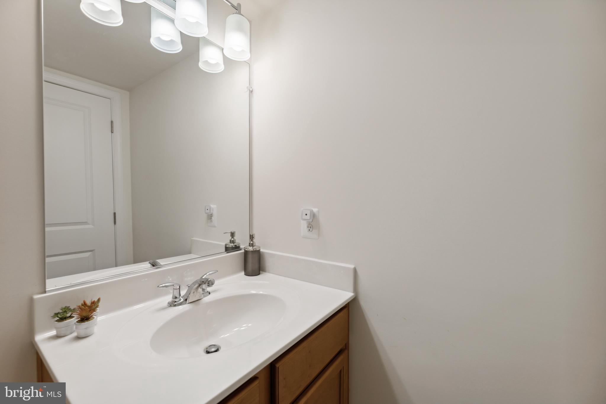 METRO POINTE - Residential