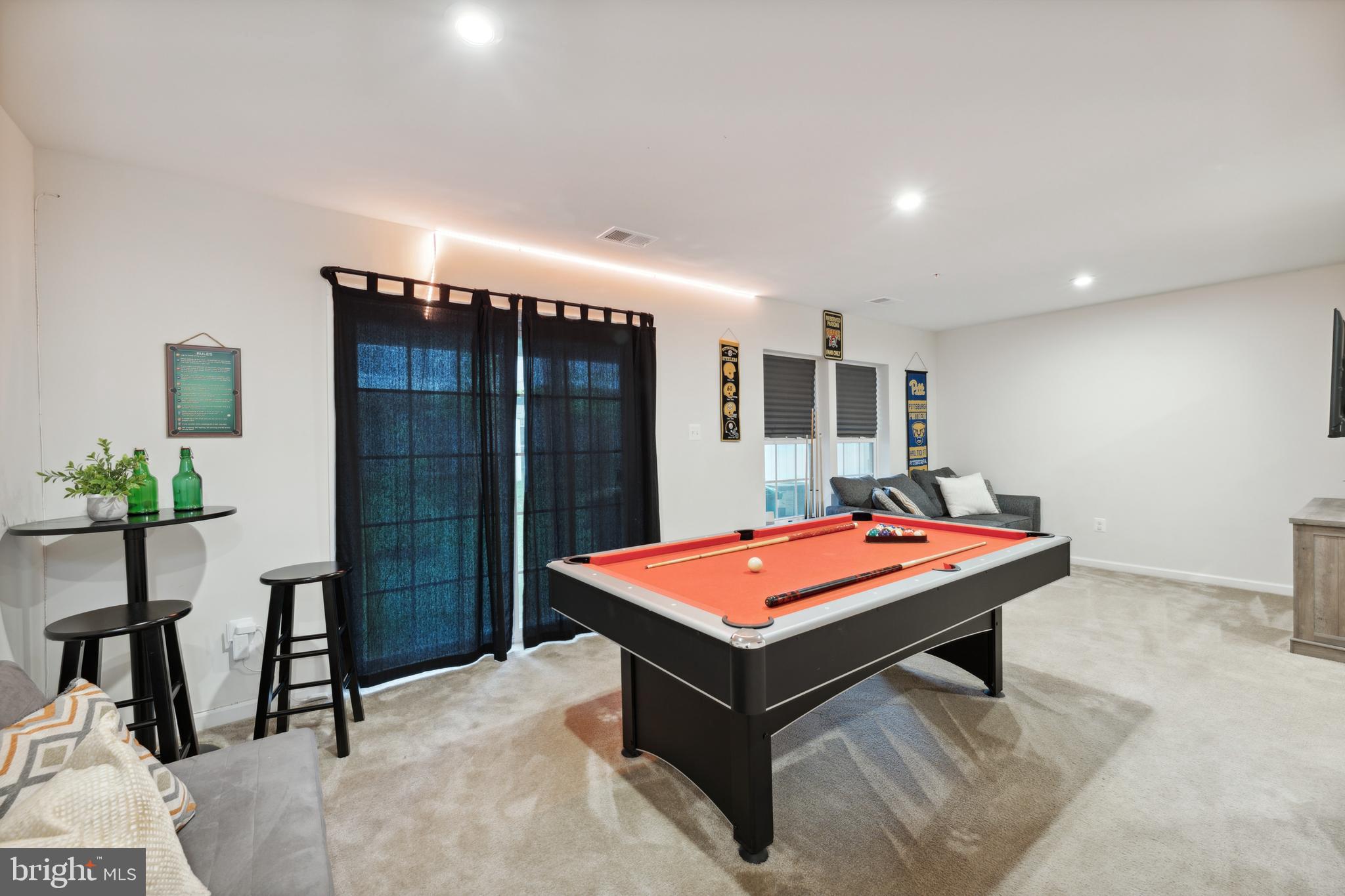 METRO POINTE - Residential