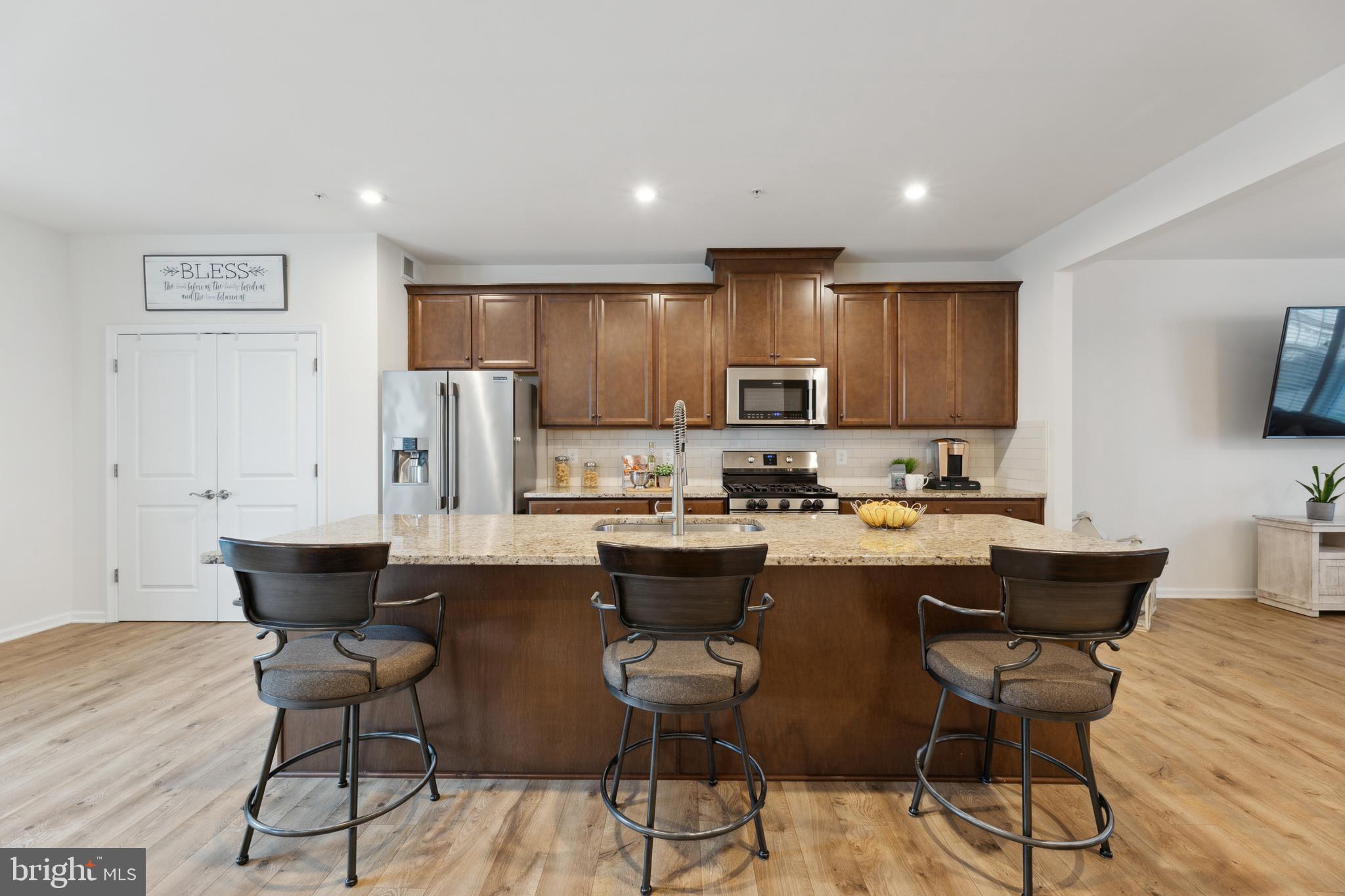 METRO POINTE - Residential