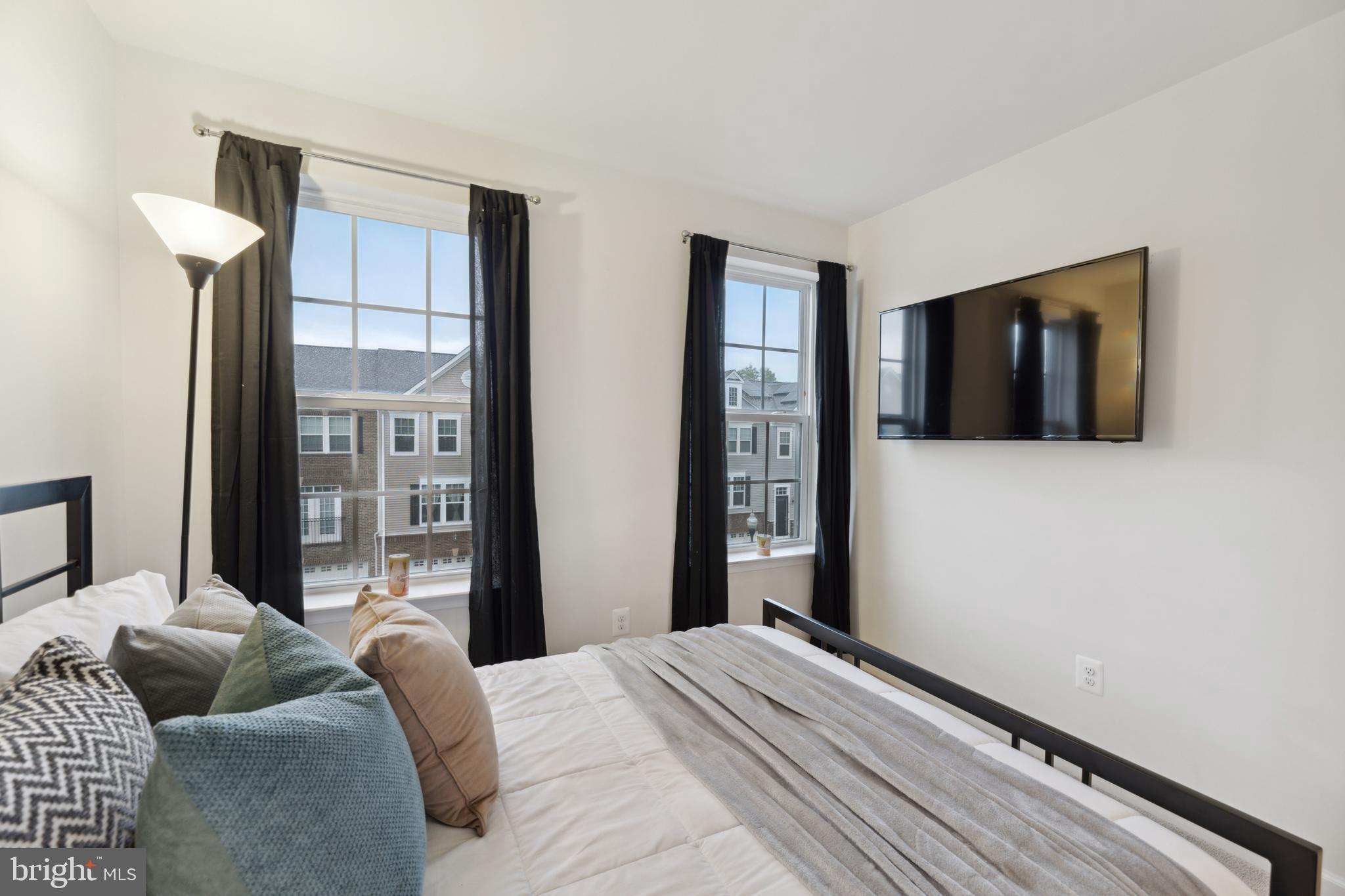 METRO POINTE - Residential