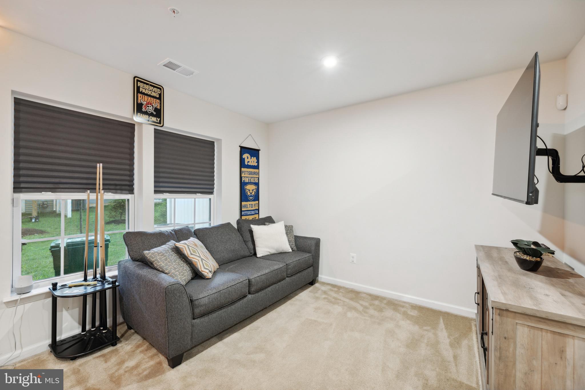 METRO POINTE - Residential