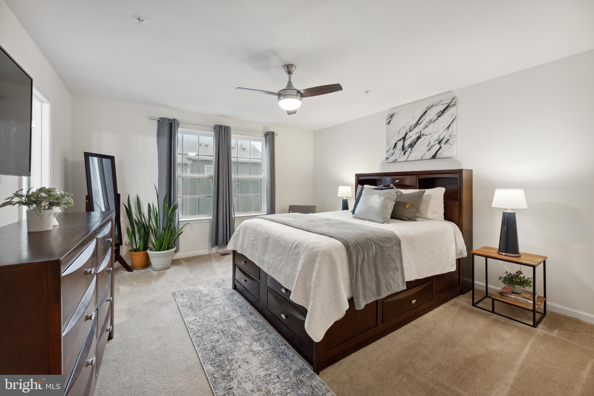 METRO POINTE - Residential