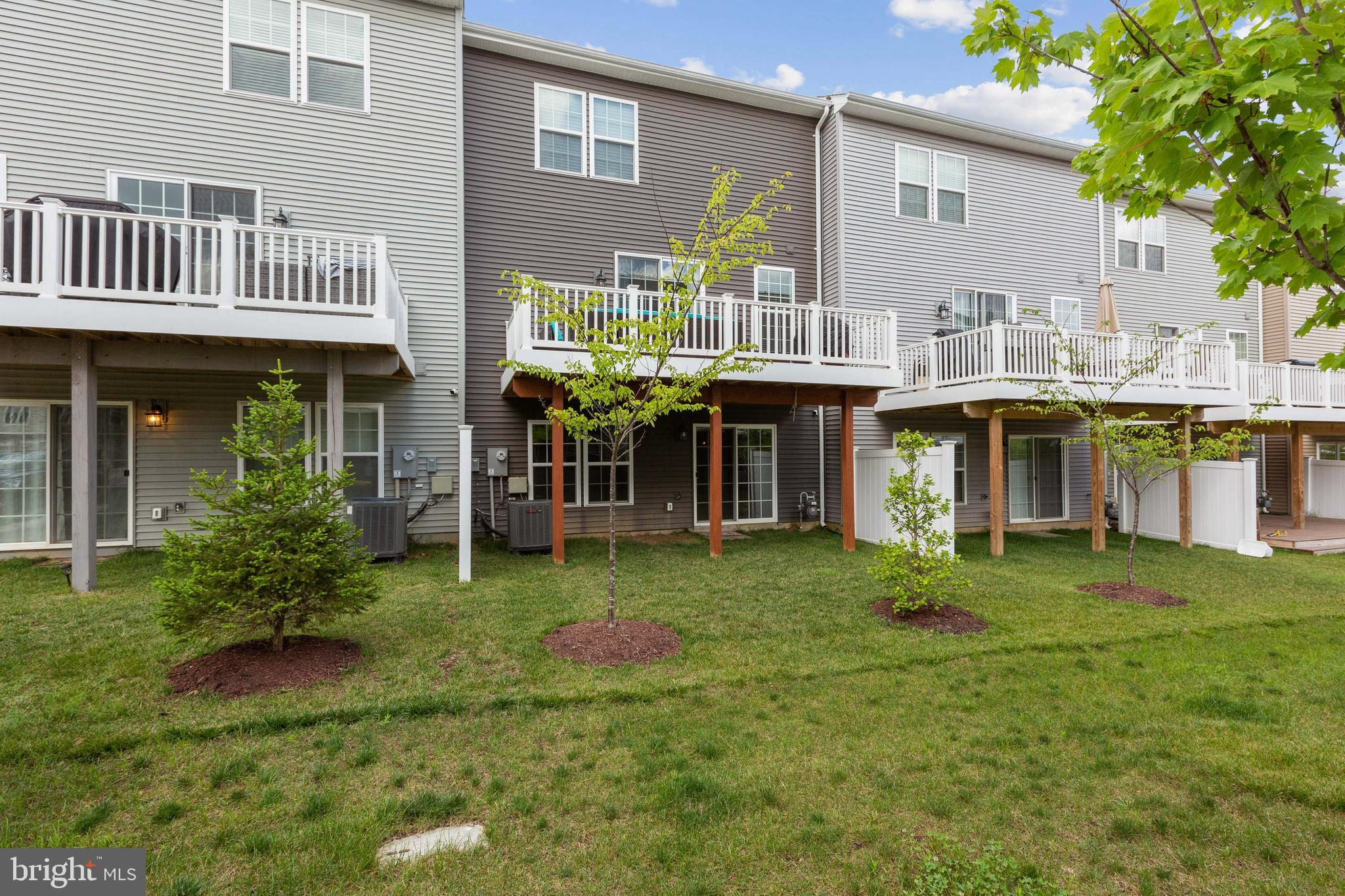 METRO POINTE - Residential