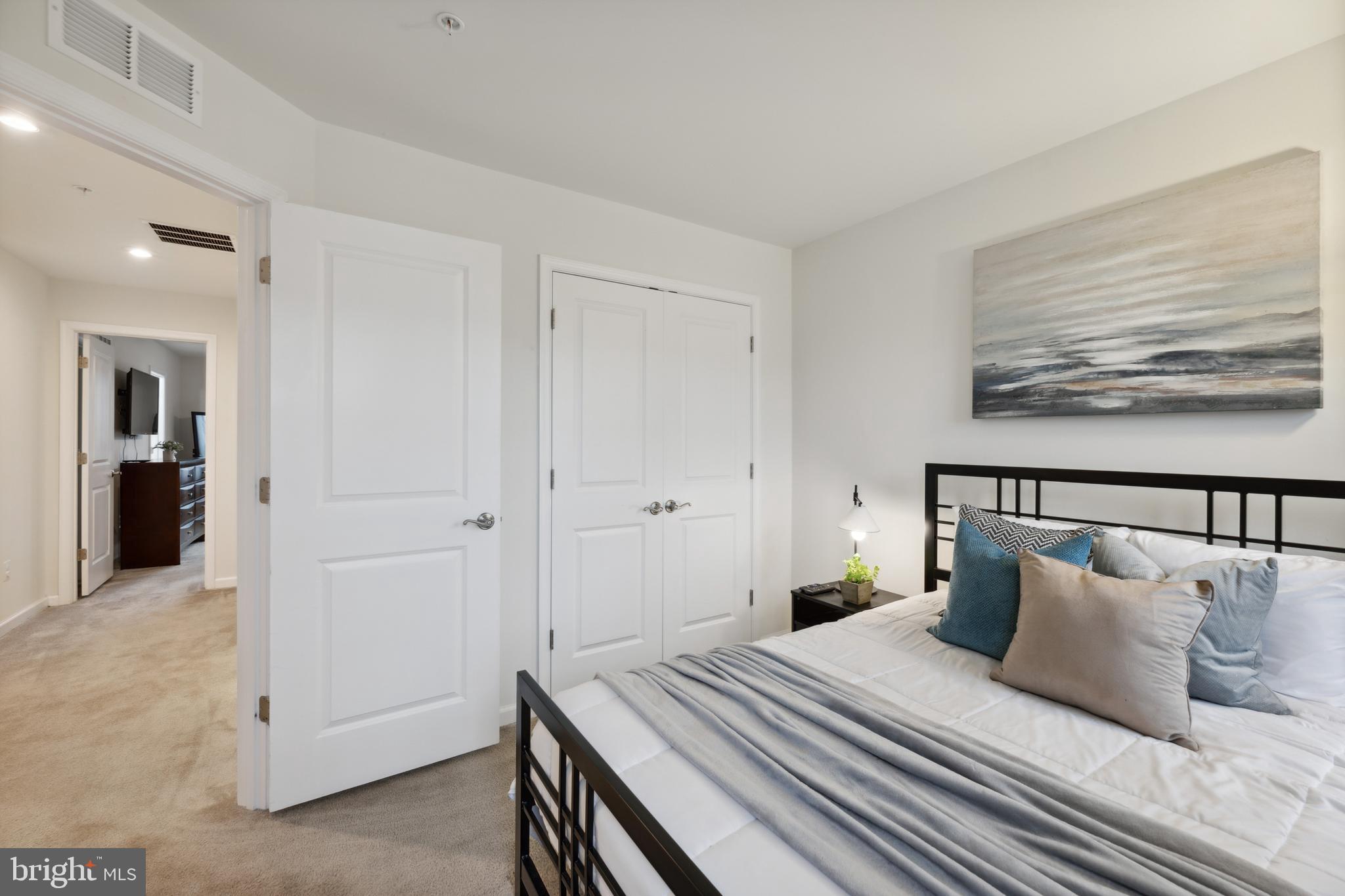 METRO POINTE - Residential