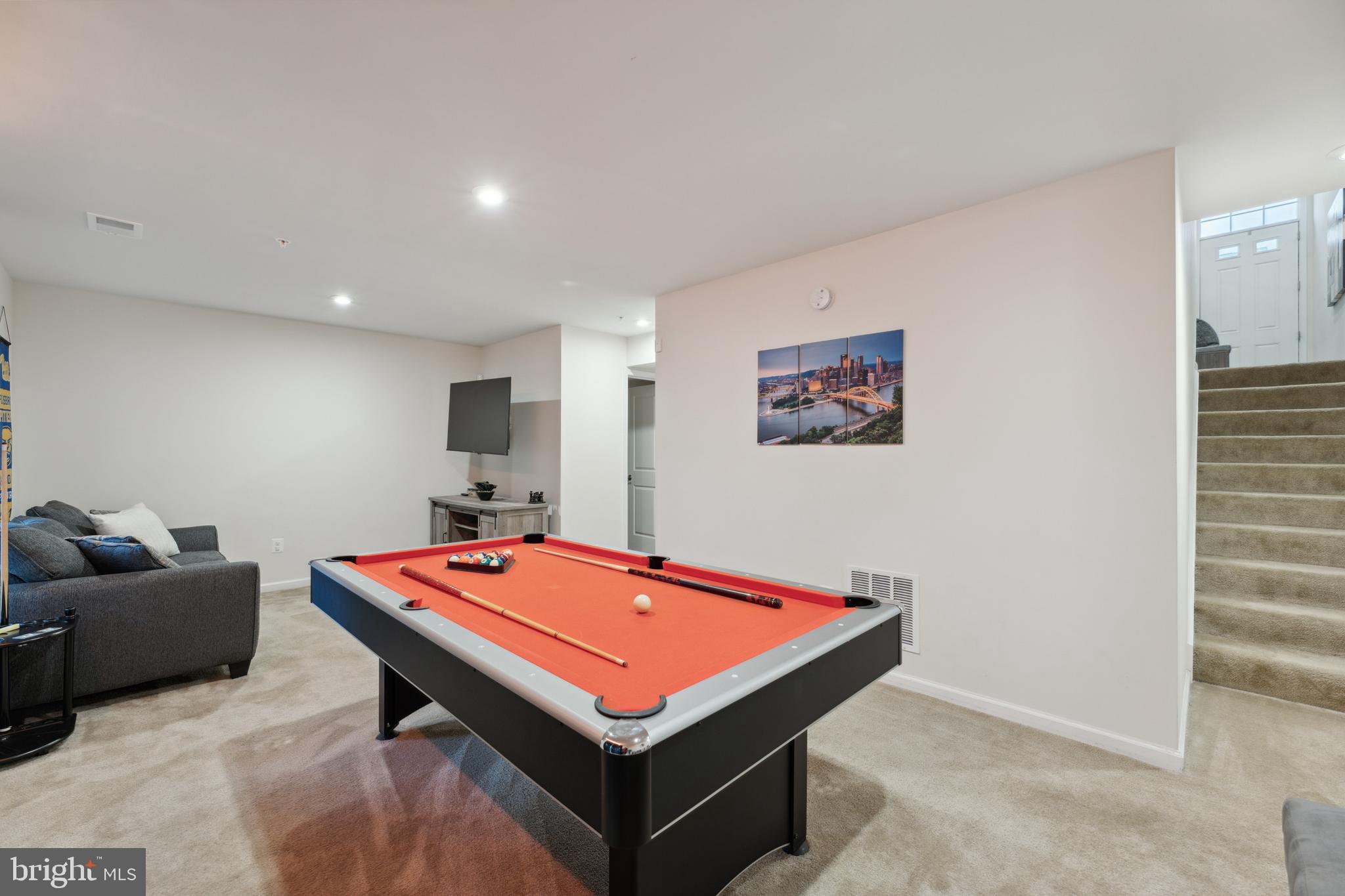 METRO POINTE - Residential