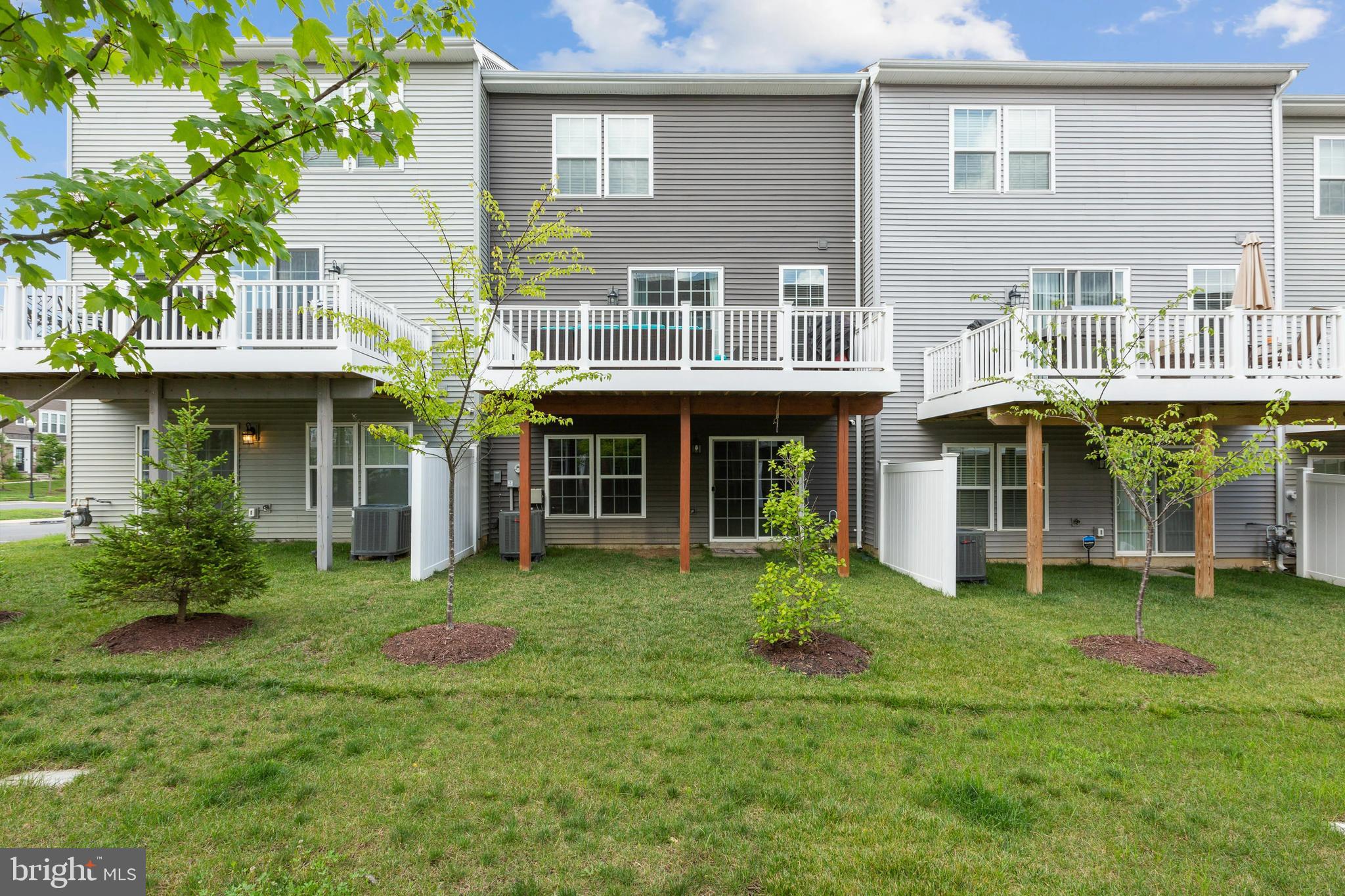 METRO POINTE - Residential