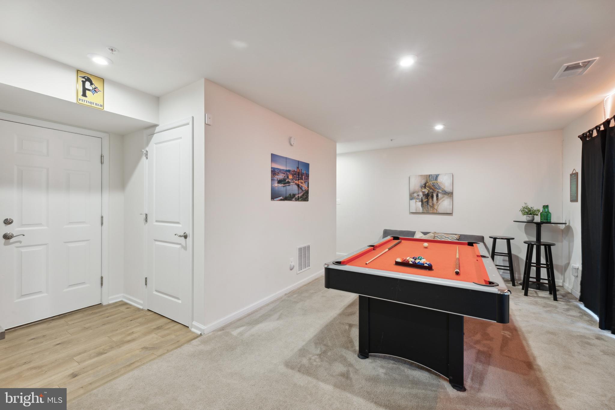 METRO POINTE - Residential