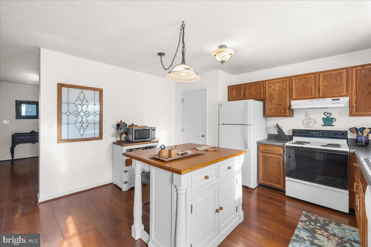 HUNTINGTON MEADOWS - Residential