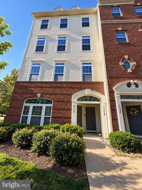 Townhouse For Rent - 7324 Brunson Circle<br/> GAINESVILLE, VA 20155