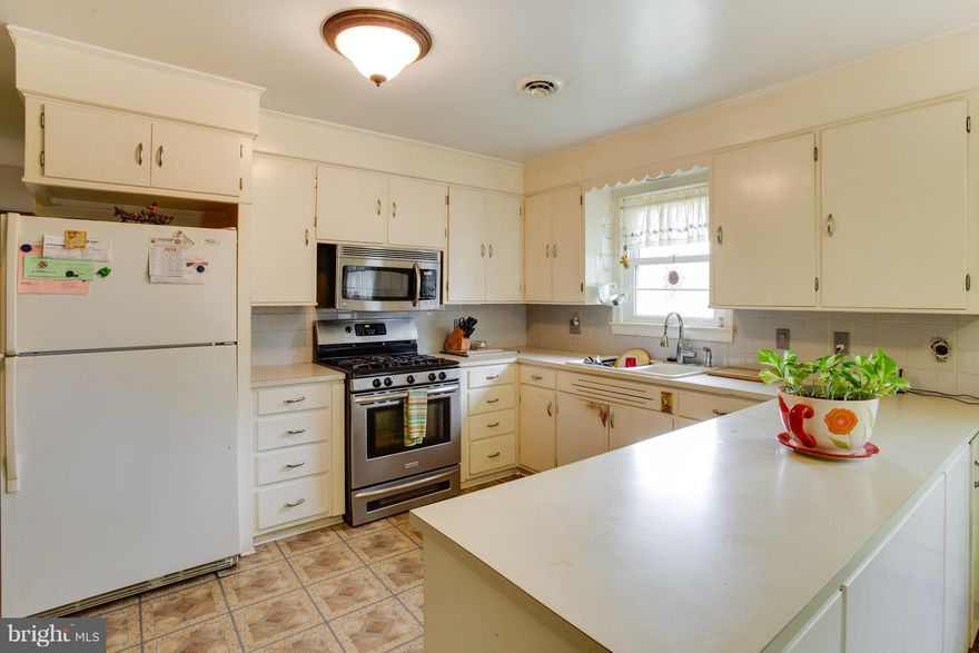 One level living with a basement for all of your storage needs! Built-in corner shelf in the dining room, laundry chute, and spiral staircase add charm and character to this brick rambler. Close proximity to schools, historic Falmouth, and commuting options! Master bedroom with en suite and separate tub/shower. HUGE backyard with fence! Roof & Hot Water Heater replaced in the past several years.