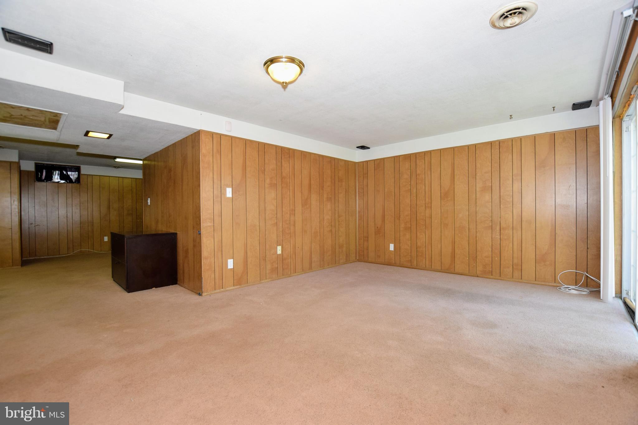 HARFORD SQUARE - Residential Lease