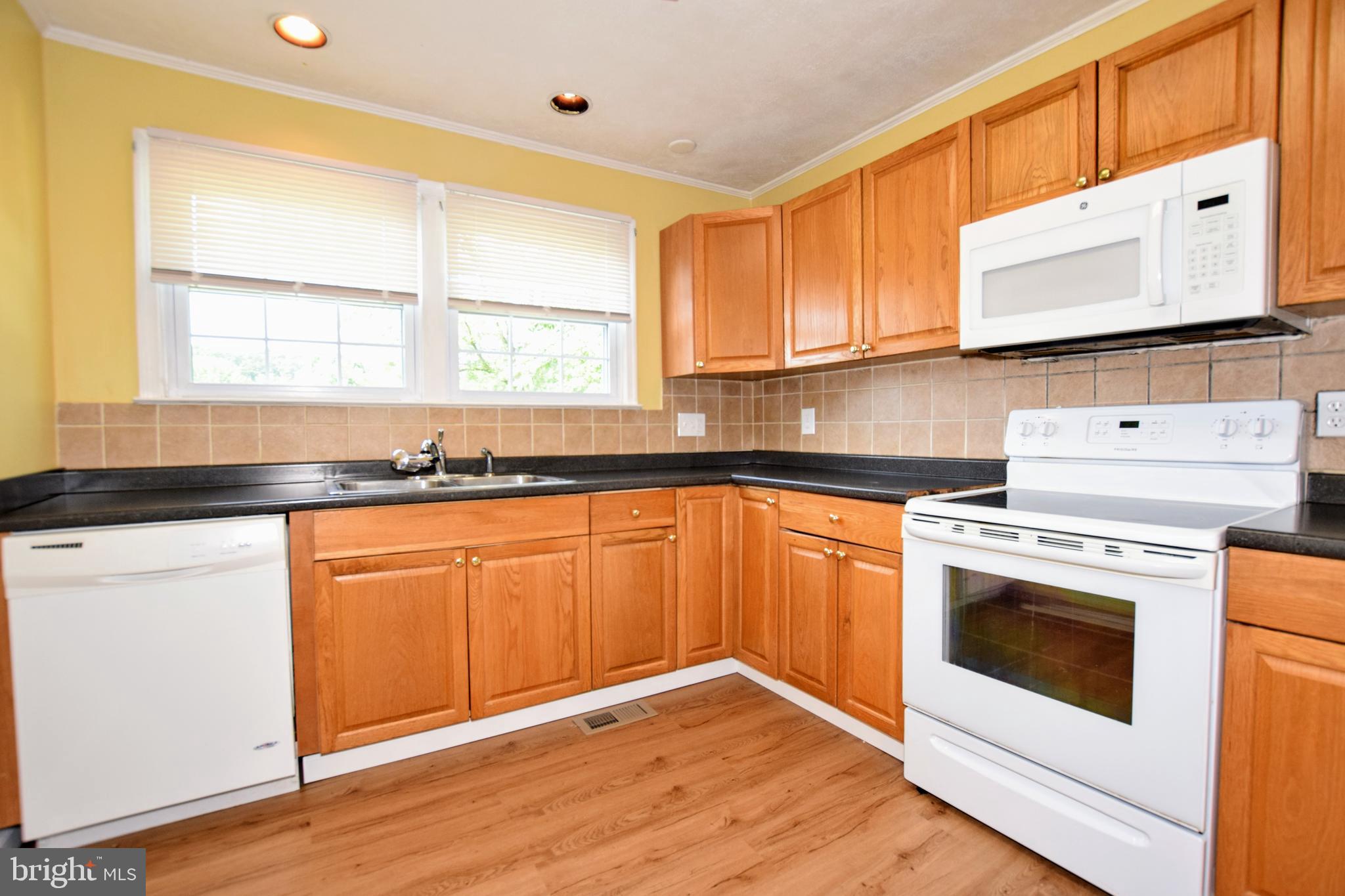 HARFORD SQUARE - Residential Lease