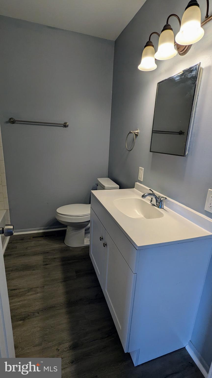 HARFORD SQUARE - Residential Lease