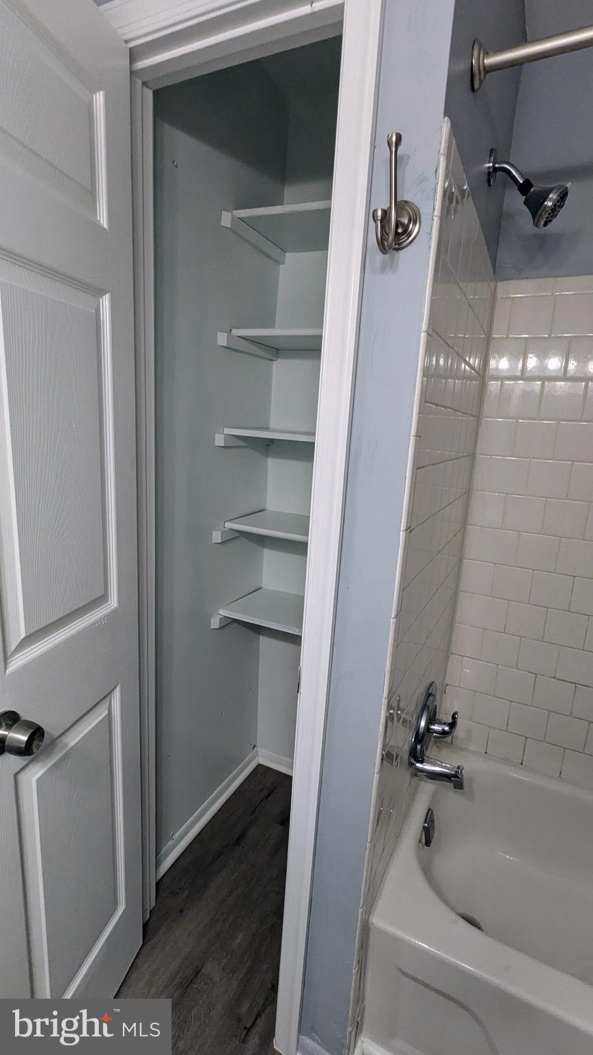 HARFORD SQUARE - Residential Lease