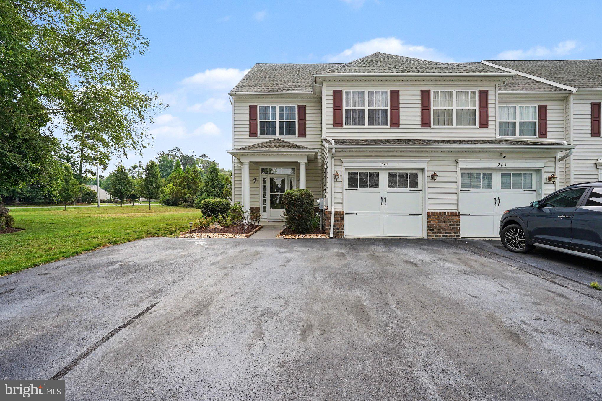 239 W BOURNE WAY