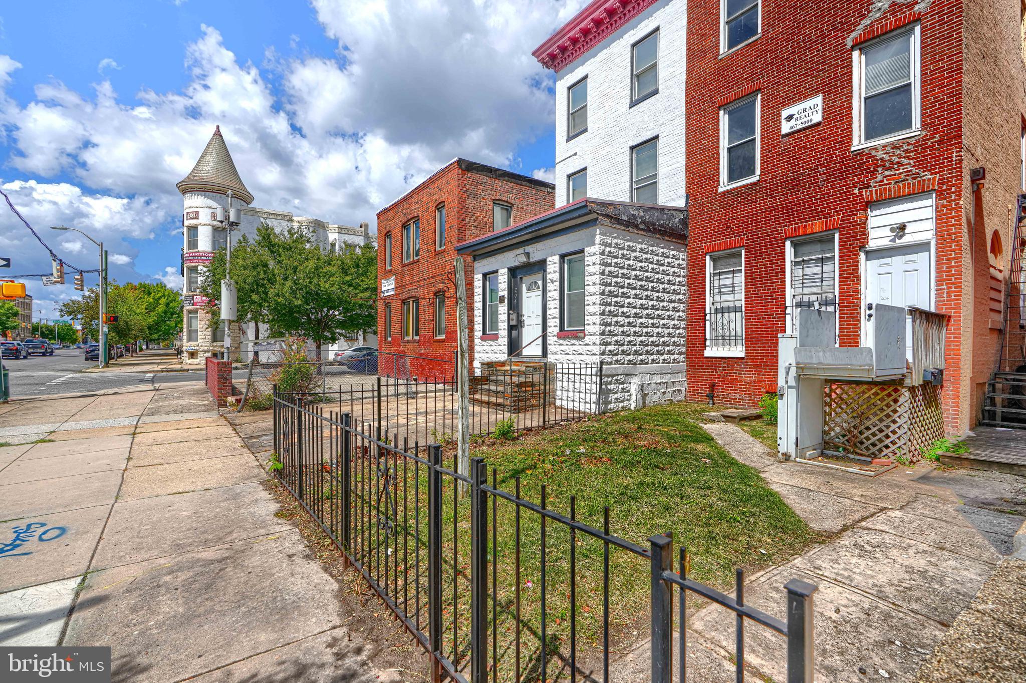 206 E 25TH STREET E