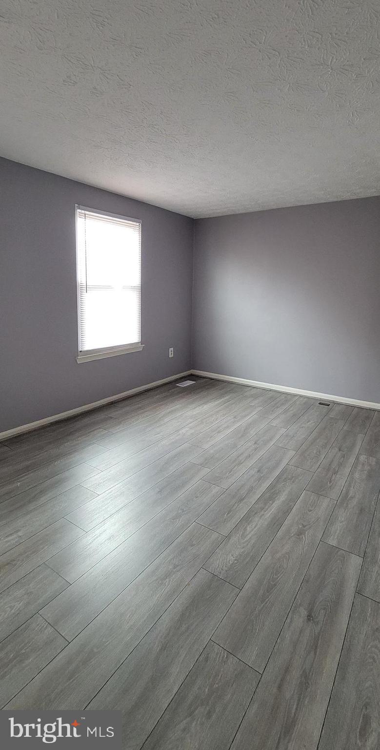 OAK POND TOWNHOU - Residential Lease