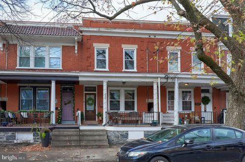 Photo of 250 Elm Street, Lancaster, PA 17603 (MLS # PALA2044560)