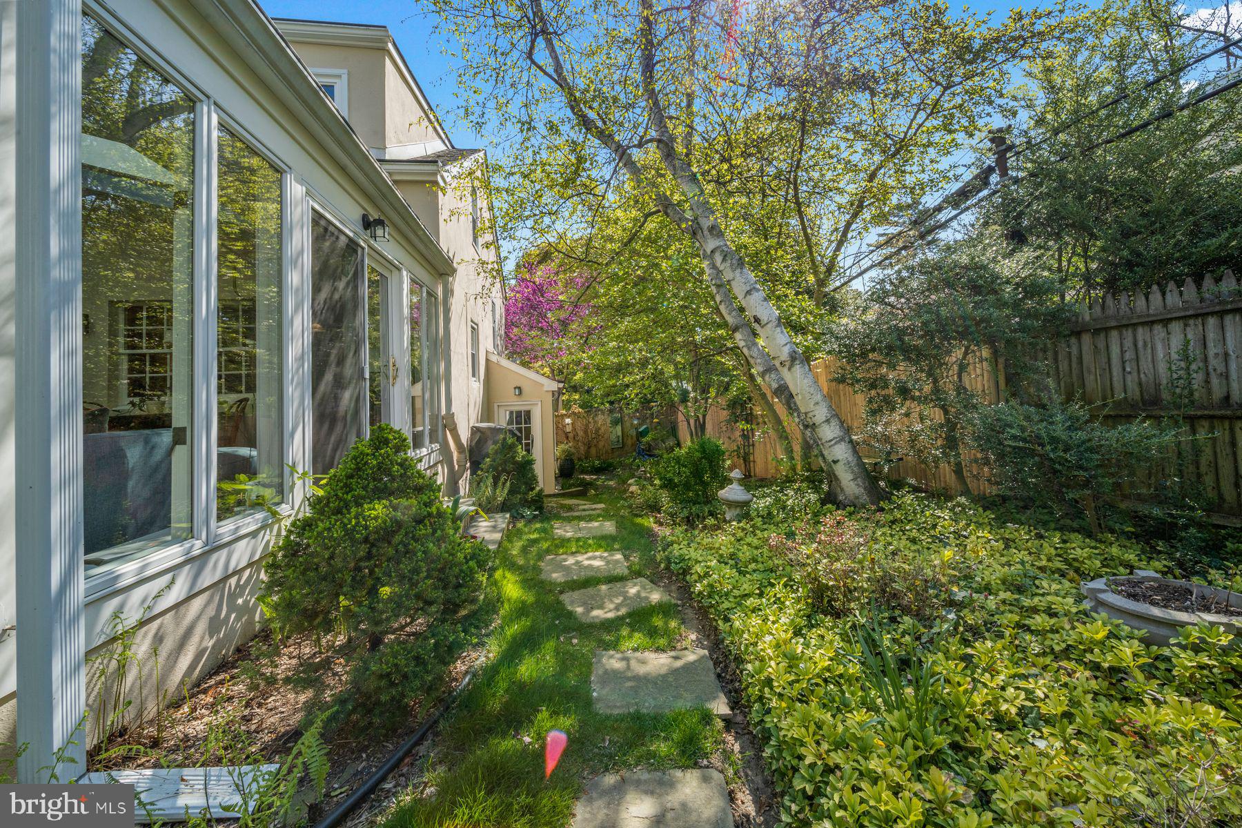 CHESTNUT HILL - Residential