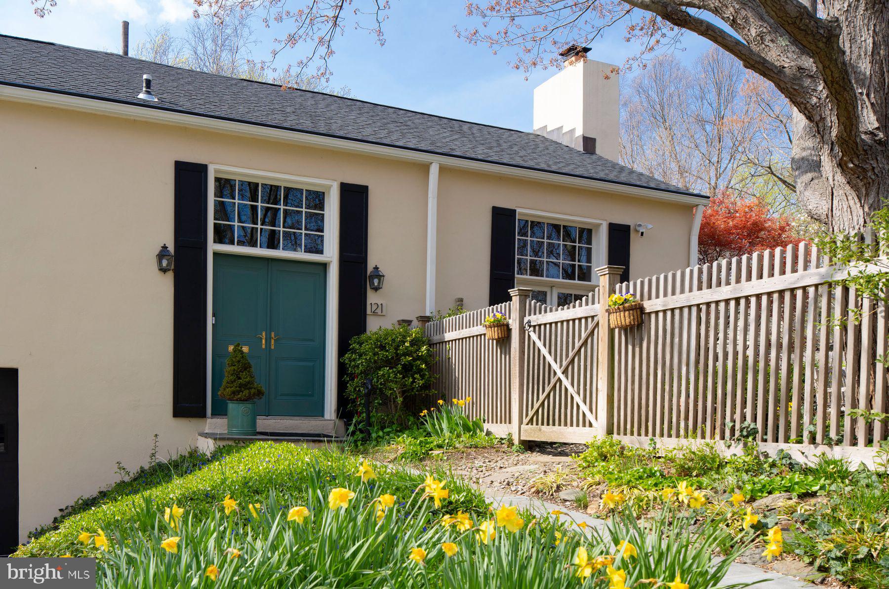 CHESTNUT HILL - Residential