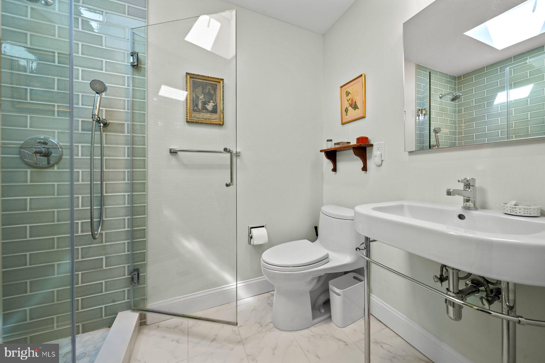 CHESTNUT HILL - Residential