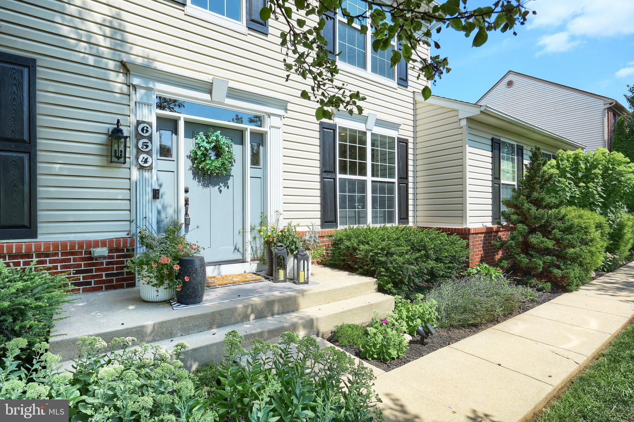 654 SILVER MAPLE CIRCLE