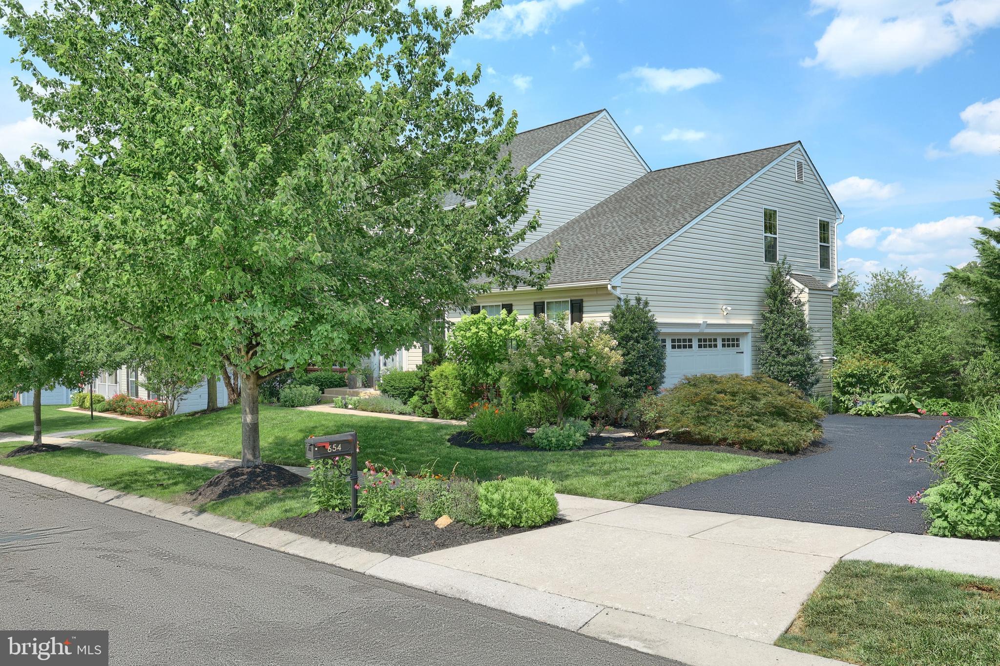 654 SILVER MAPLE CIRCLE