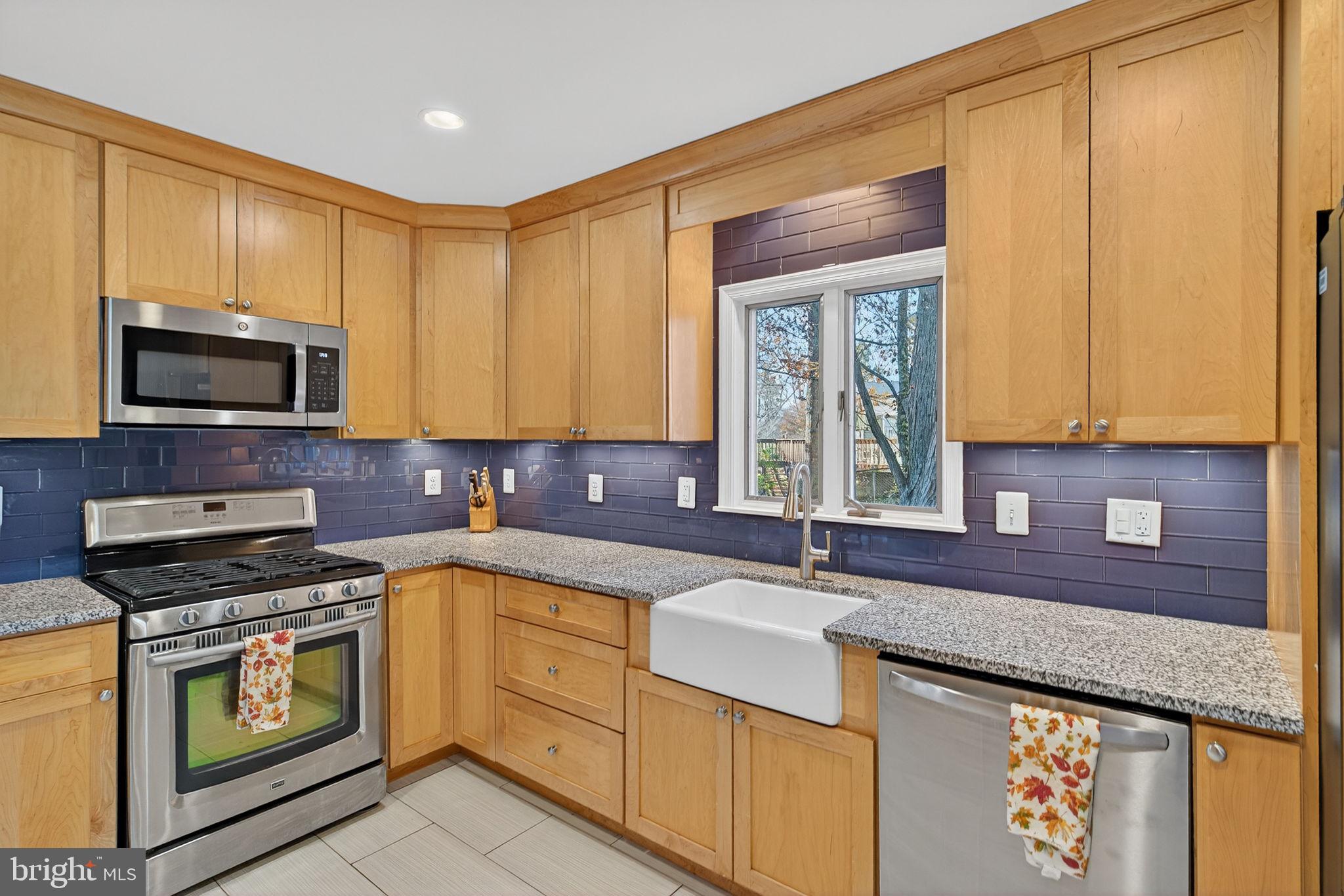 MADISON MANOR - Residential