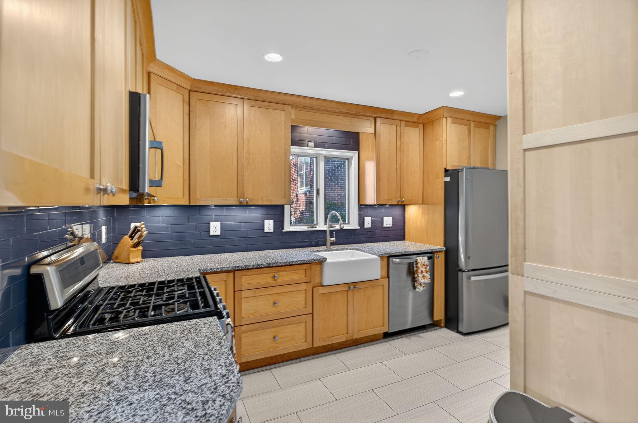 MADISON MANOR - Residential