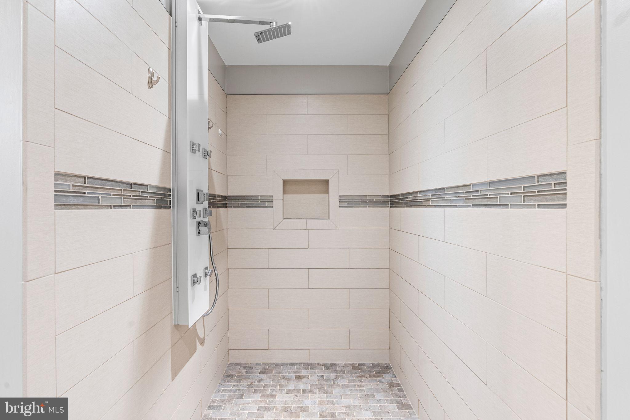 DEIMLER MANOR - Residential