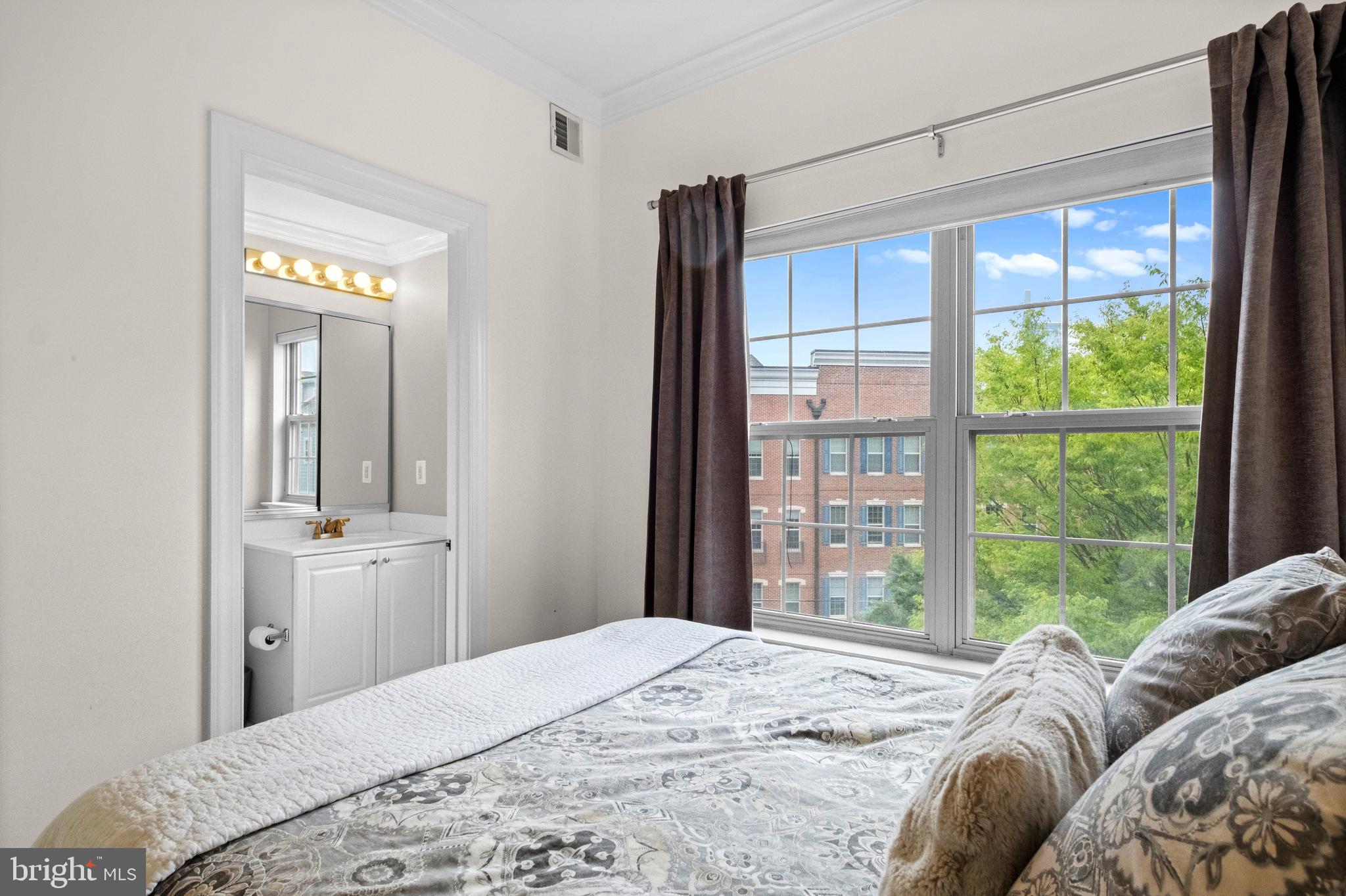 NAVAL SQUARE - Residential