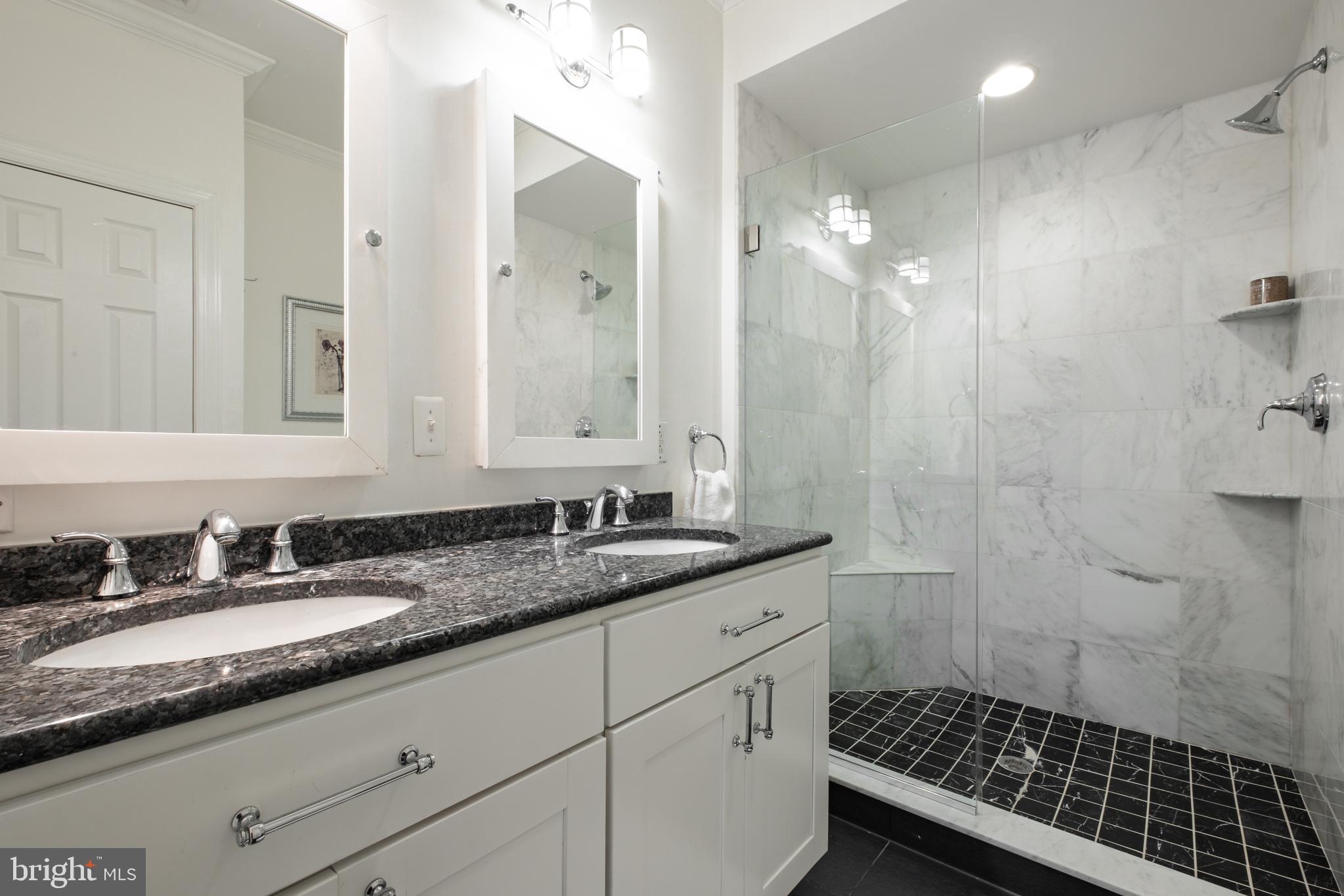 NAVAL SQUARE - Residential