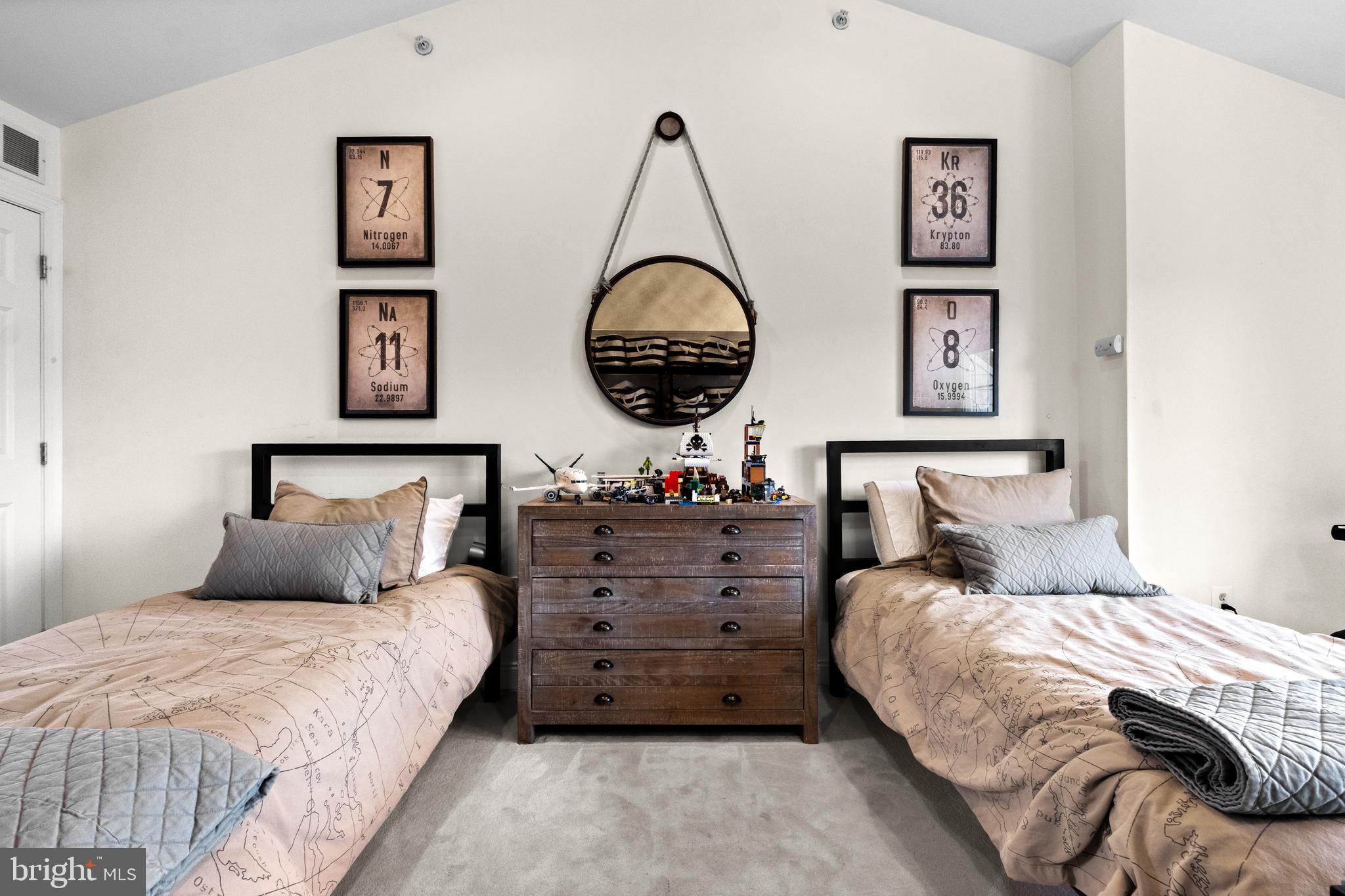 NAVAL SQUARE - Residential