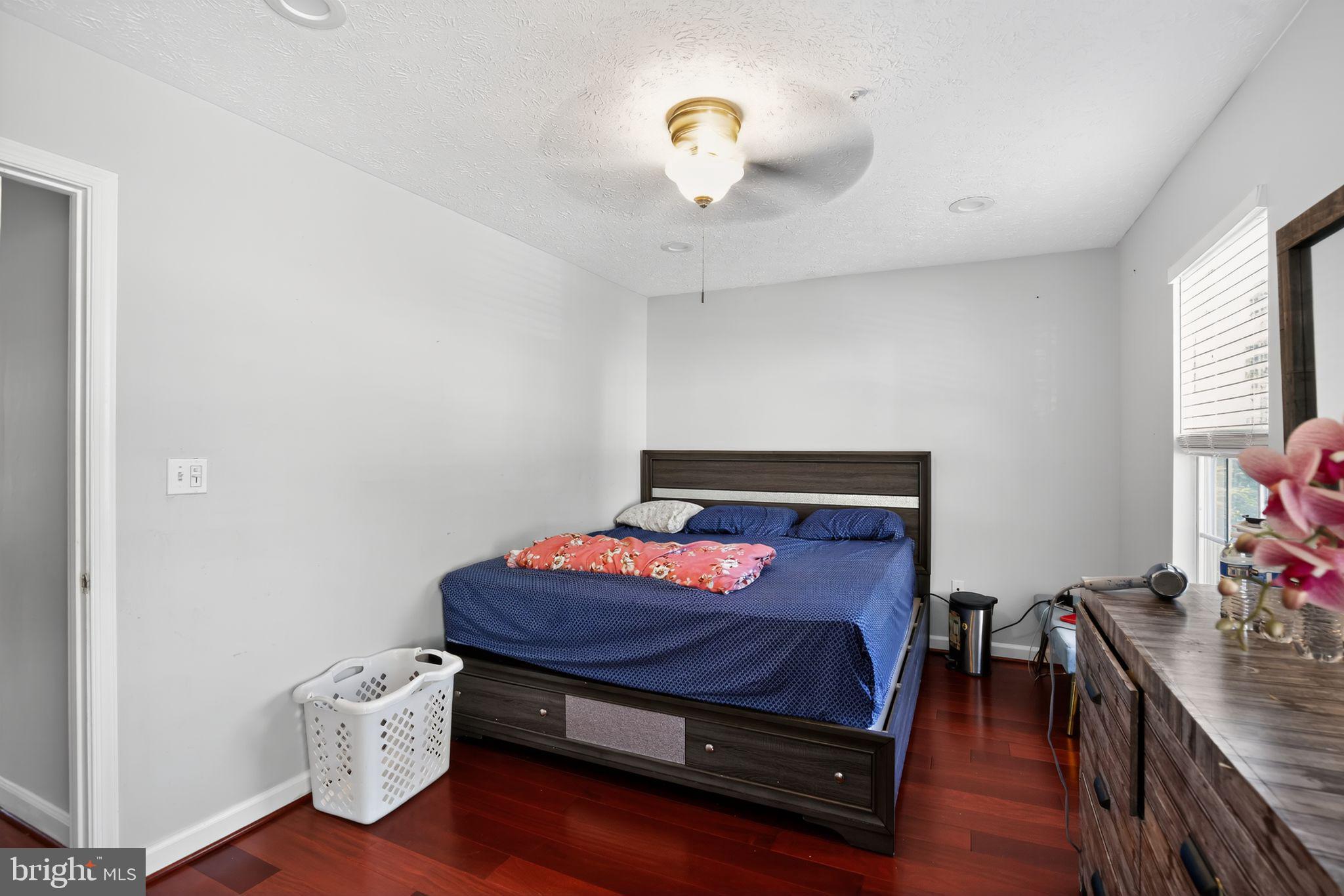 PLEASANT CHASE - Residential