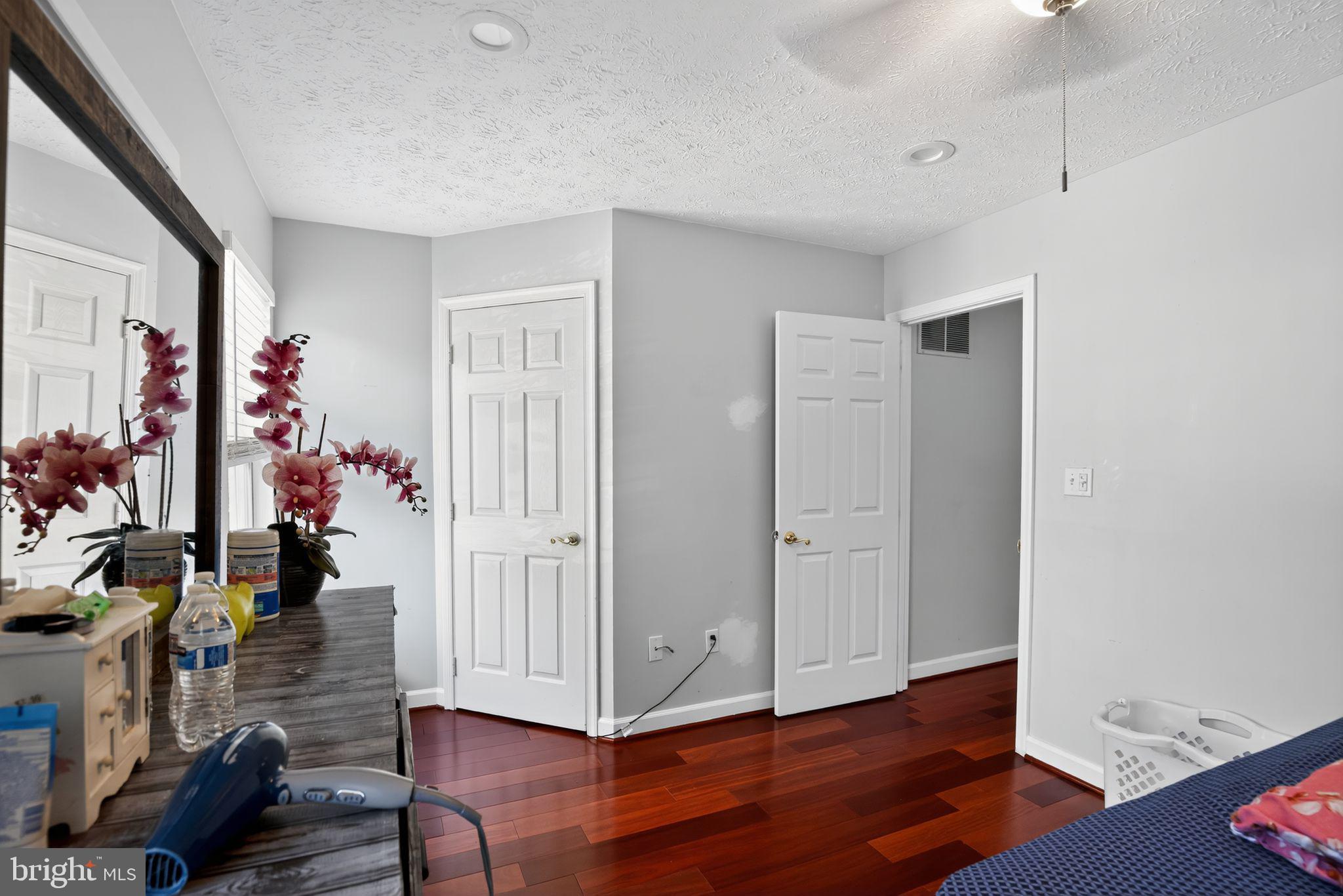 PLEASANT CHASE - Residential