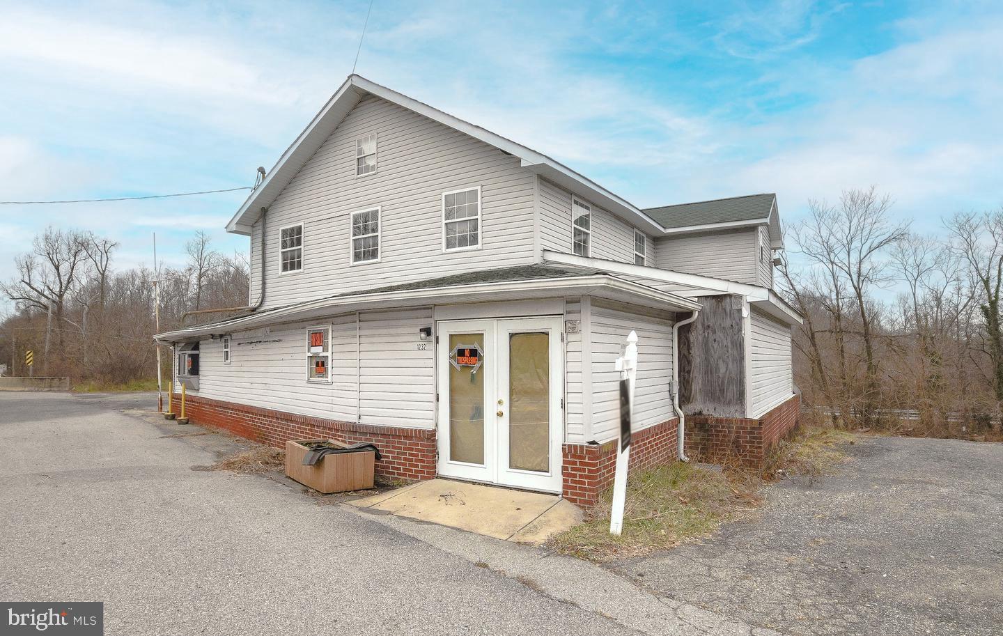 1232 E MOUNT HARMONY ROAD