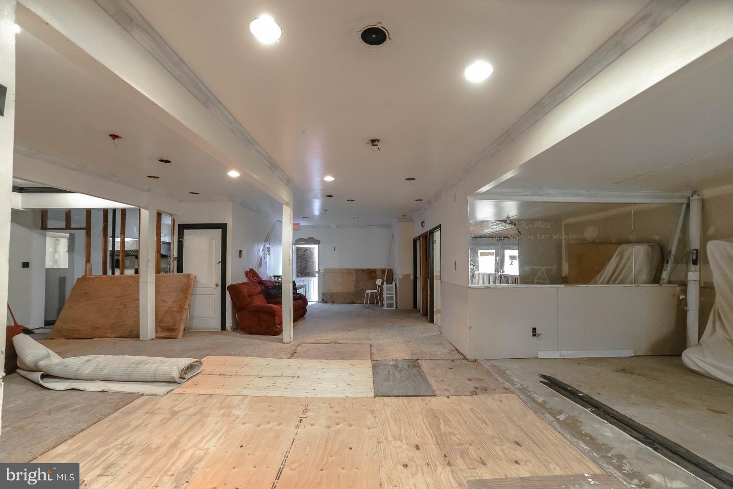 1232 E MOUNT HARMONY ROAD