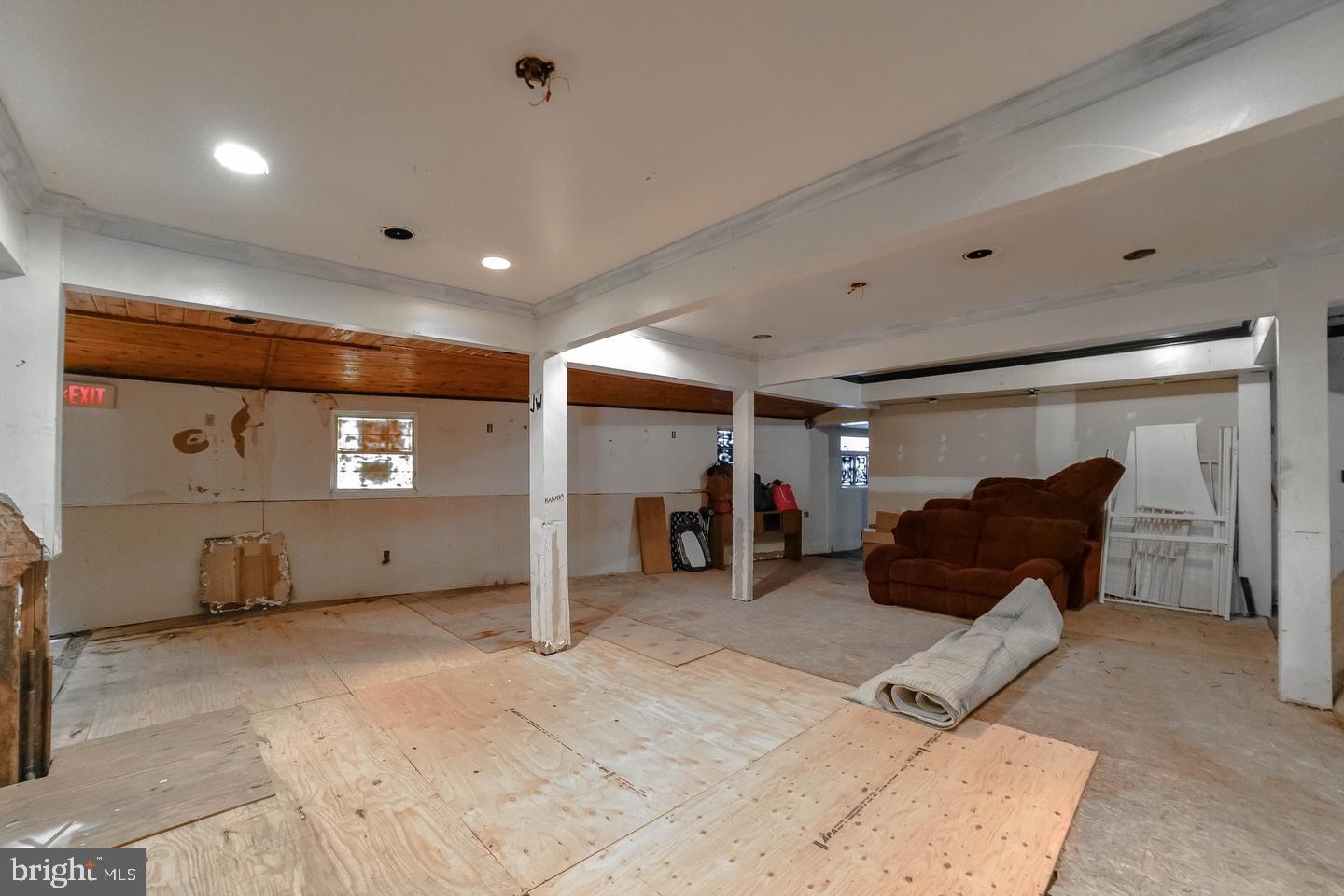 1232 E MOUNT HARMONY ROAD